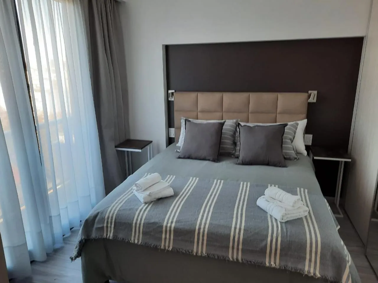 Bedroom, Bed in In House BA - Le coq