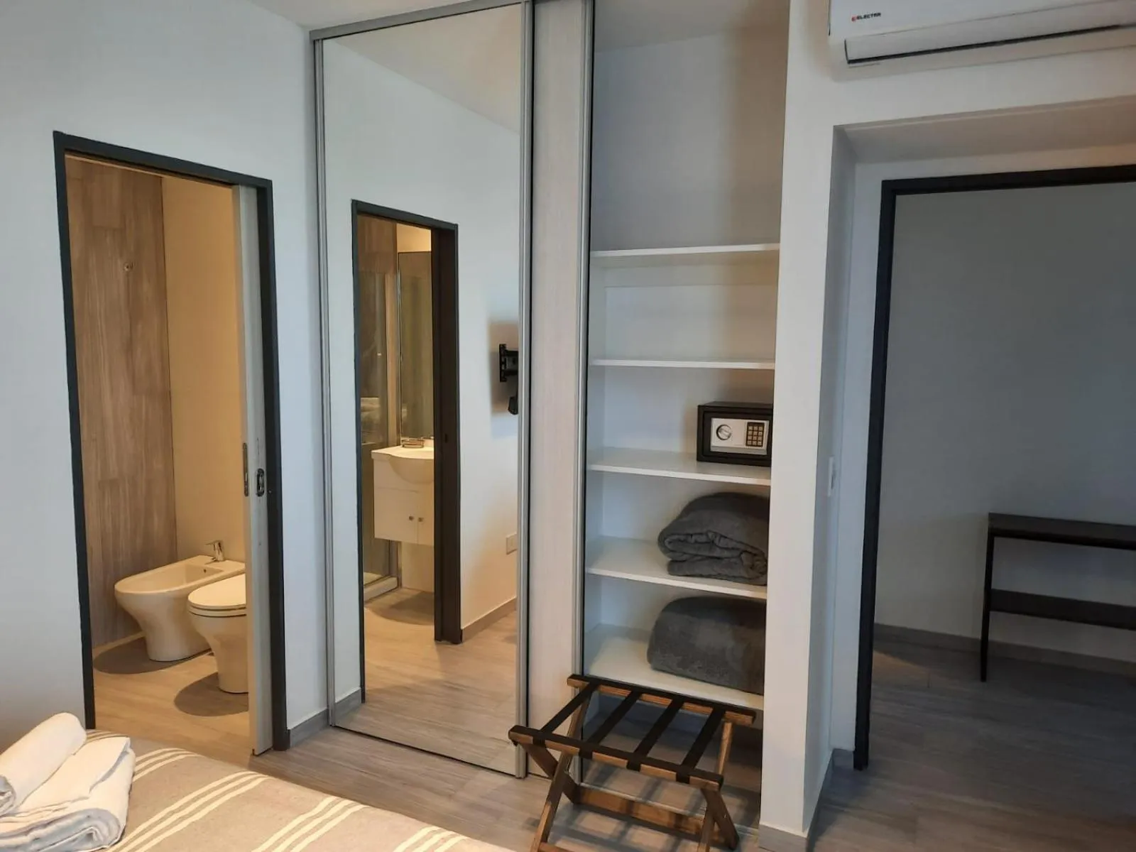 Bedroom in In House BA - Le coq