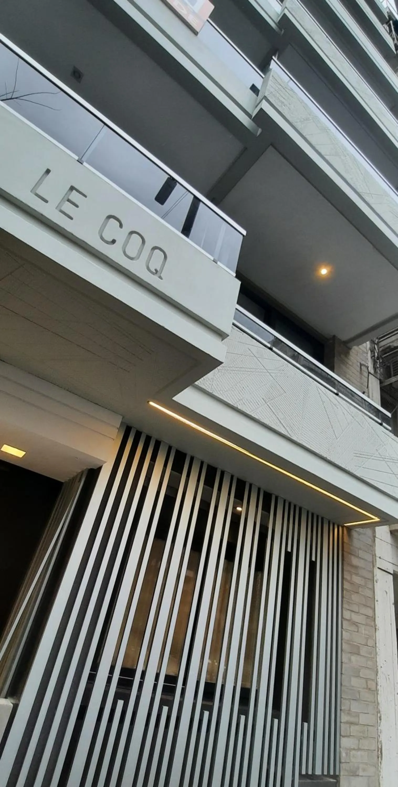 Facade/entrance in In House BA - Le coq