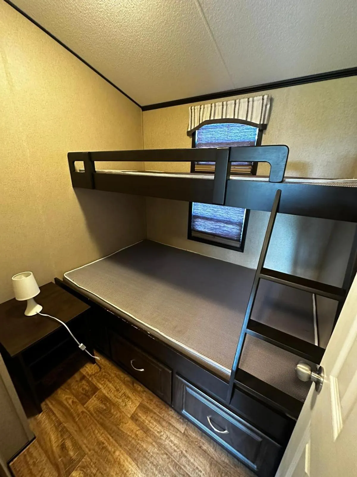 Bedroom, Bed in Falcon Cottages