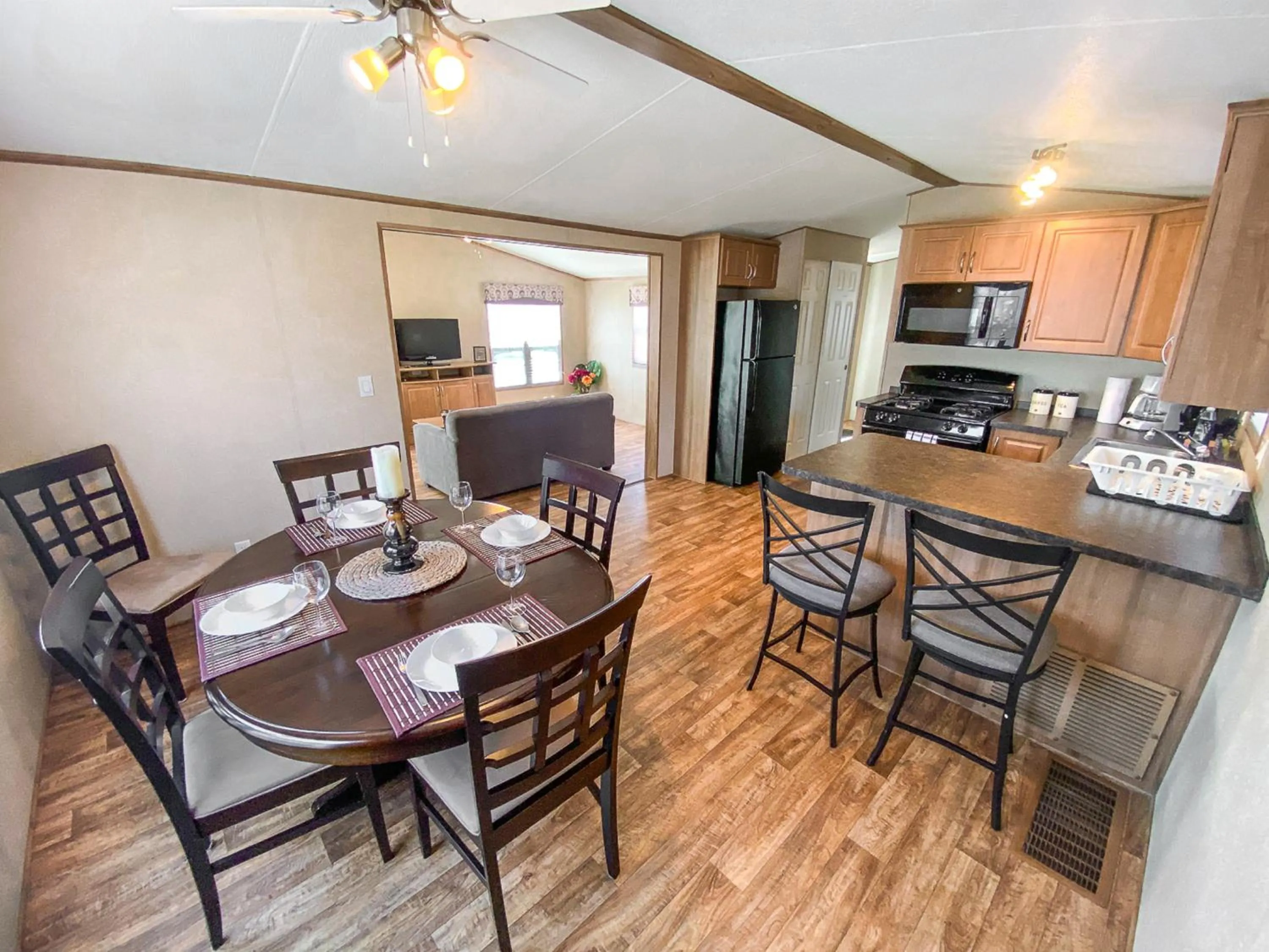 Kitchen or kitchenette in Falcon Cottages