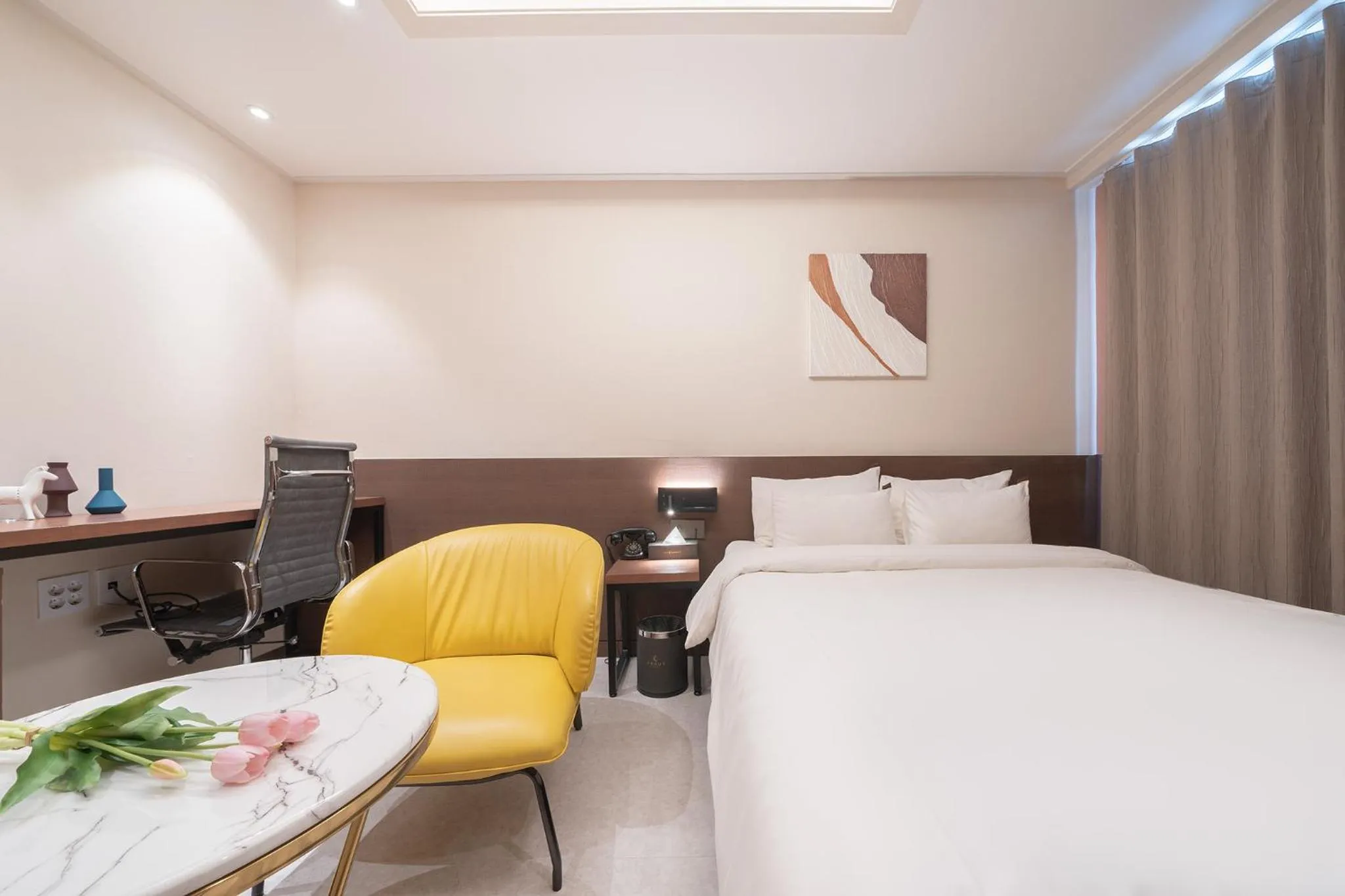 Photo of the whole room in H-Avenue Hotel Geomdan New Town