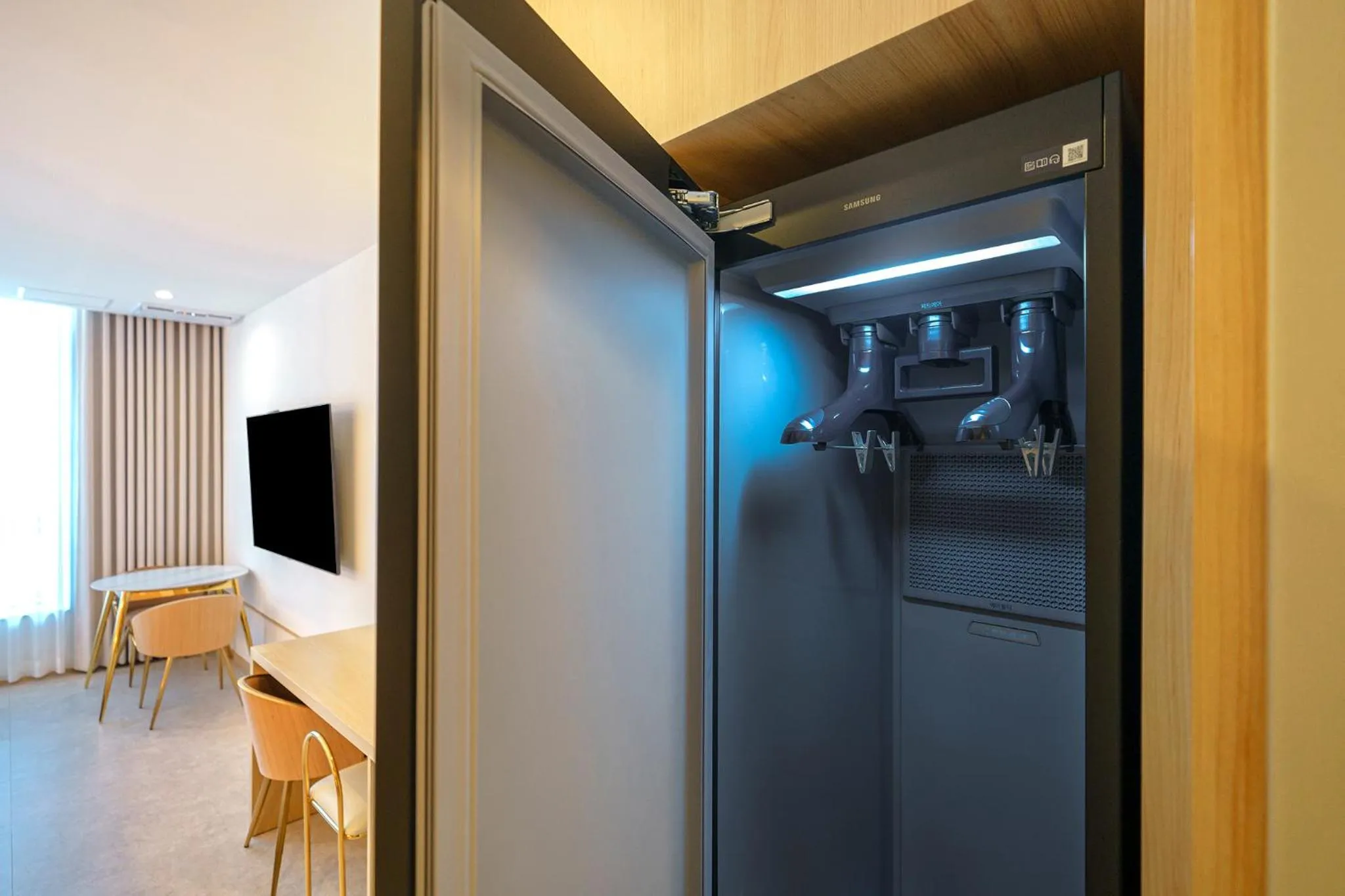 wardrobe in H-Avenue Hotel Geomdan New Town