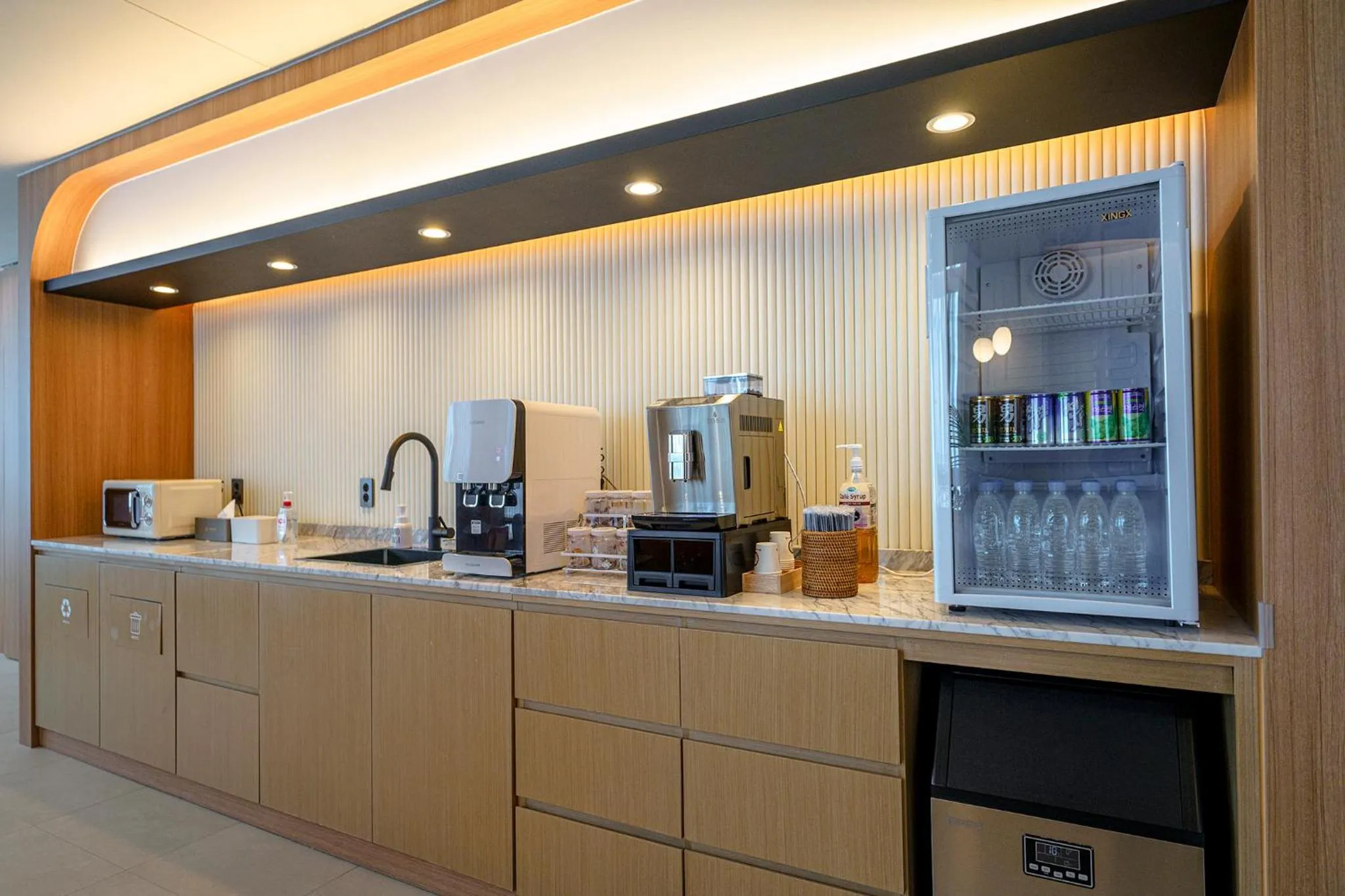 Coffee/tea facilities in H-Avenue Hotel Geomdan New Town