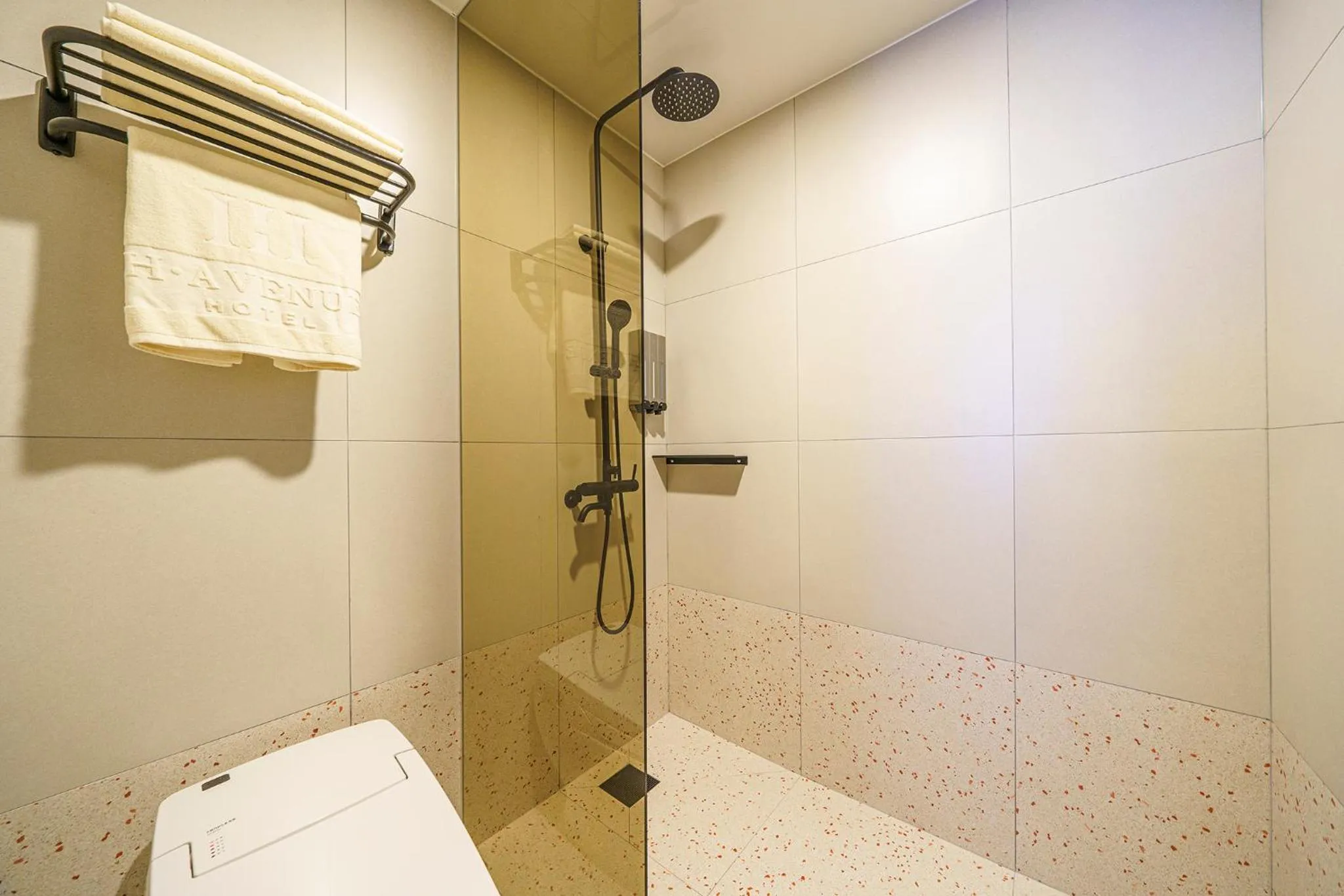 Shower in H-Avenue Hotel Geomdan New Town