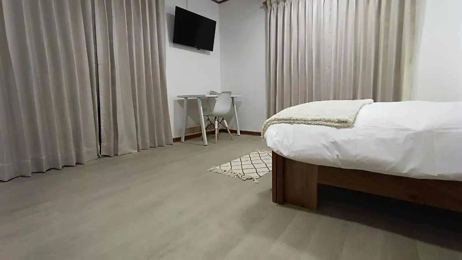 Small Double Room in Hotel Aural Small Double Room in Hotel Aural