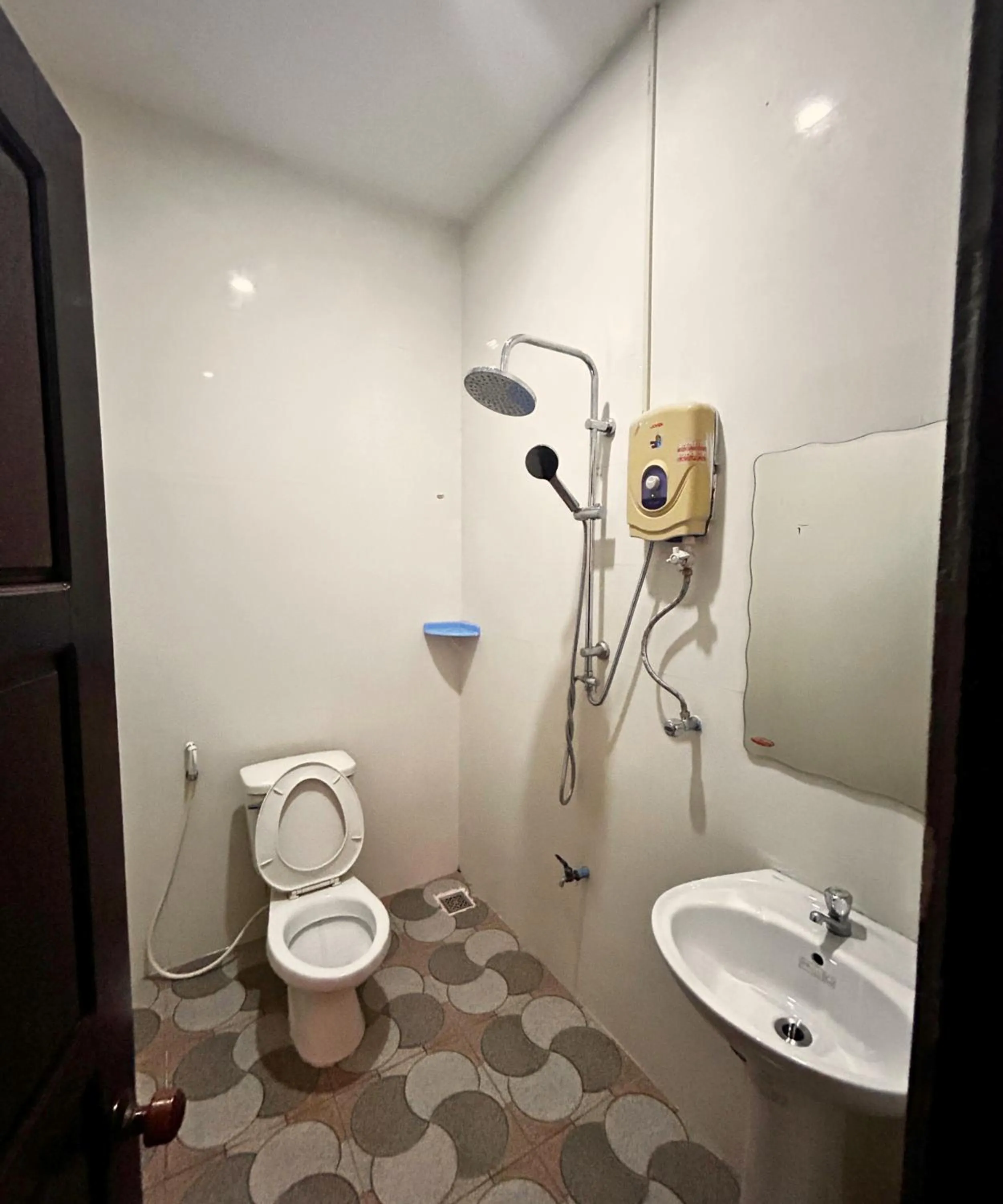 Shower in Domon Riverside Hotel