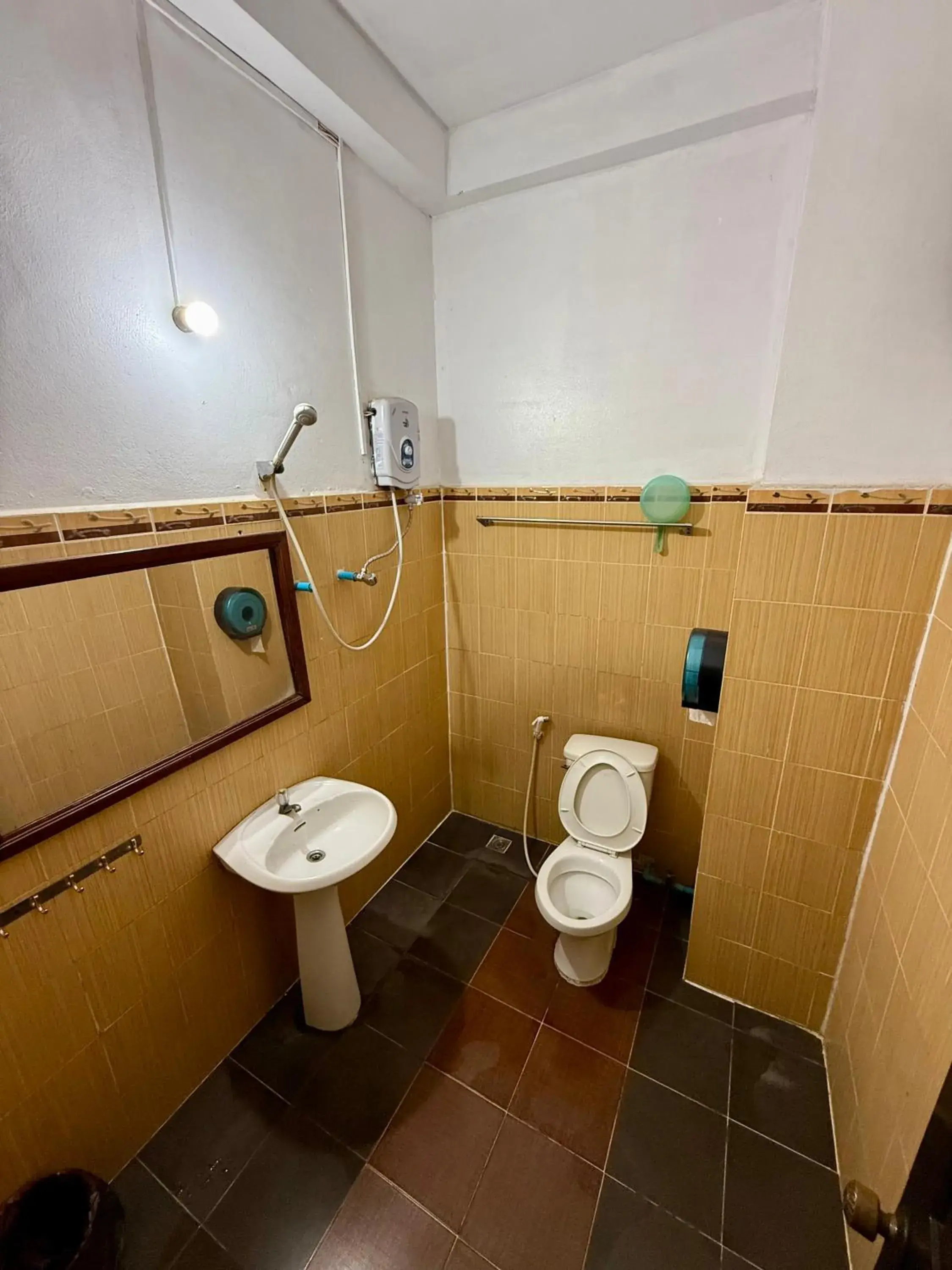 Superior Twin Room in Domon Riverside Hotel Superior Twin Room in Domon Riverside Hotel