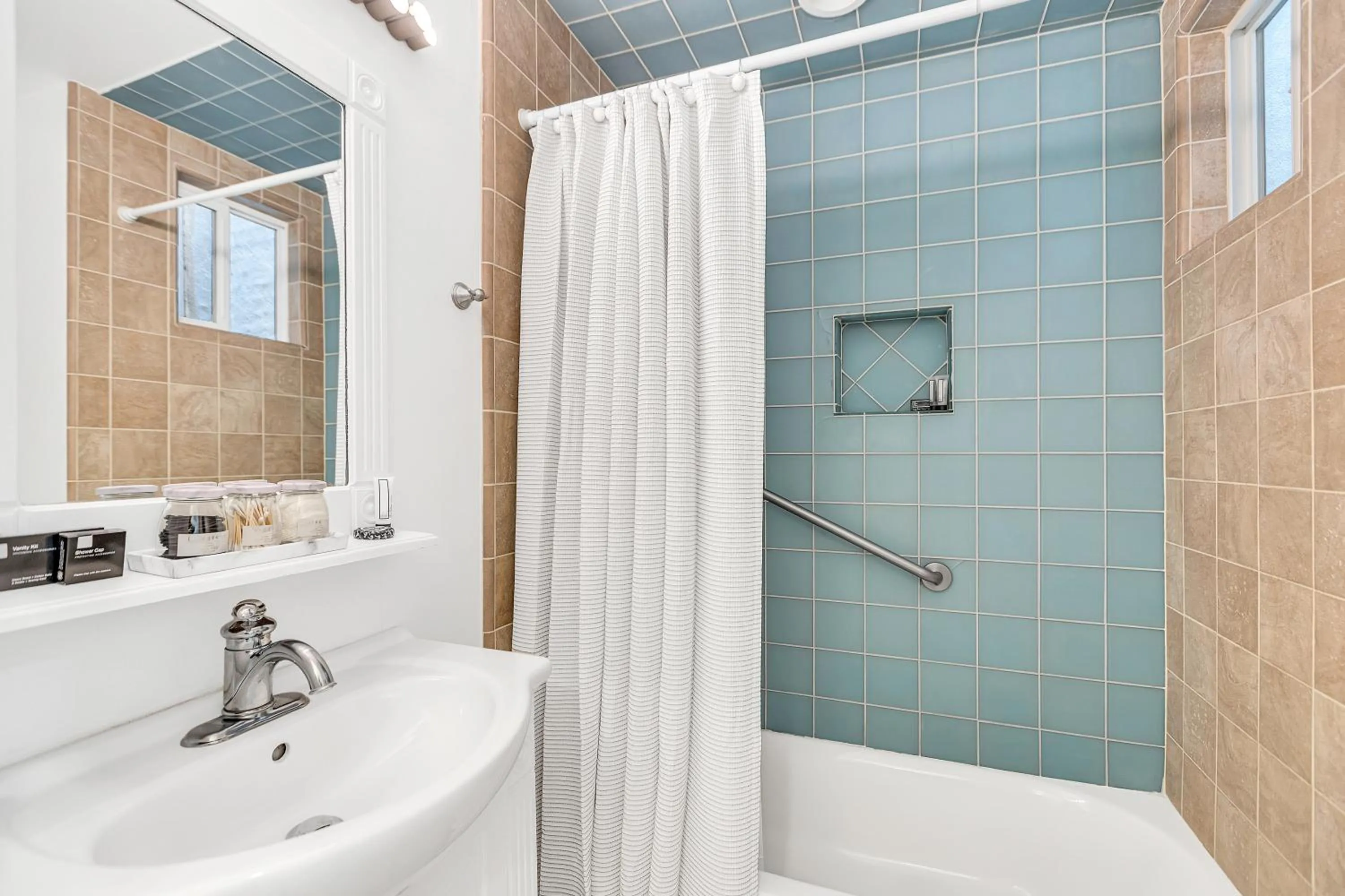 Bathroom in SW Beach Hotel