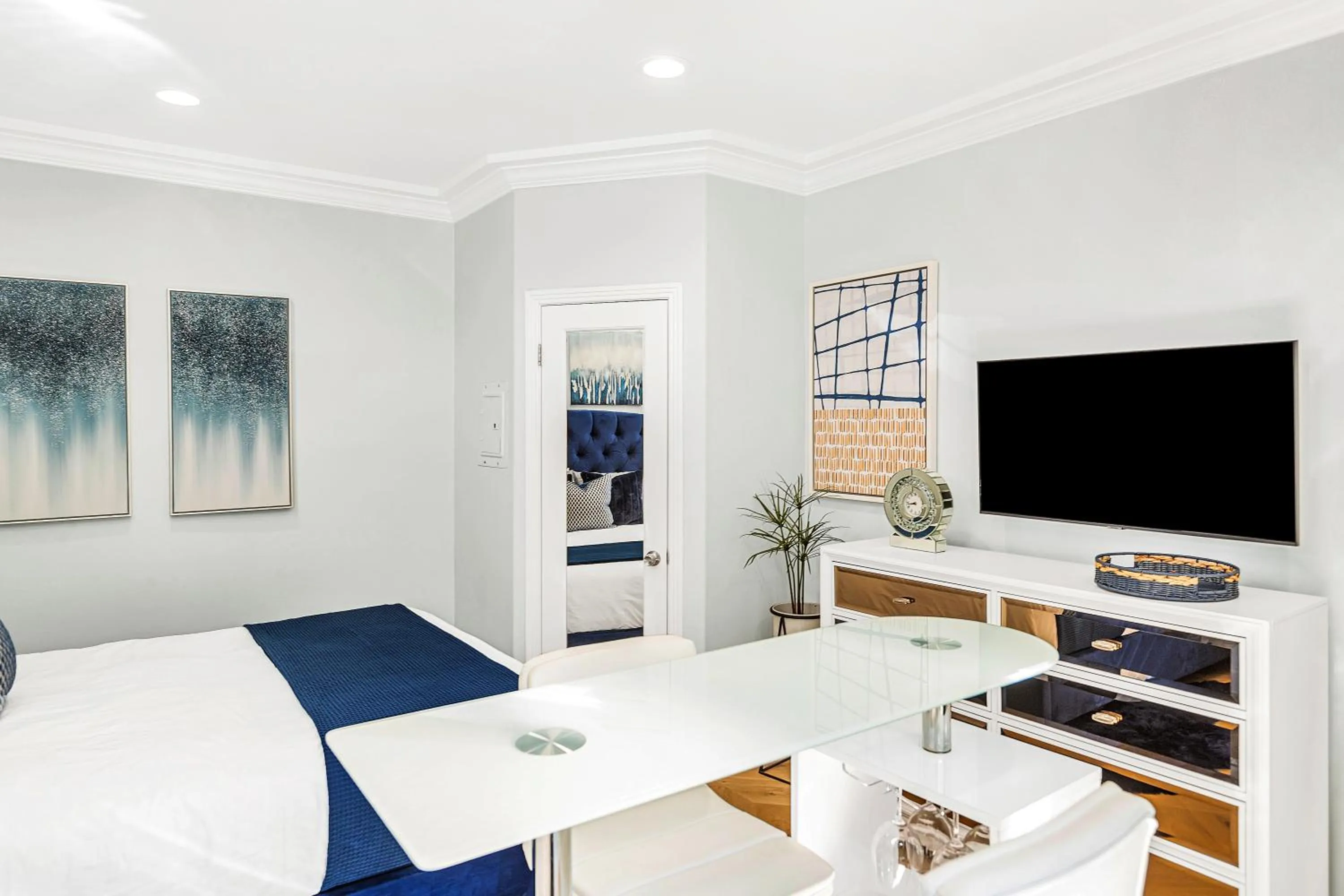 Photo of the whole room in SW Beach Hotel