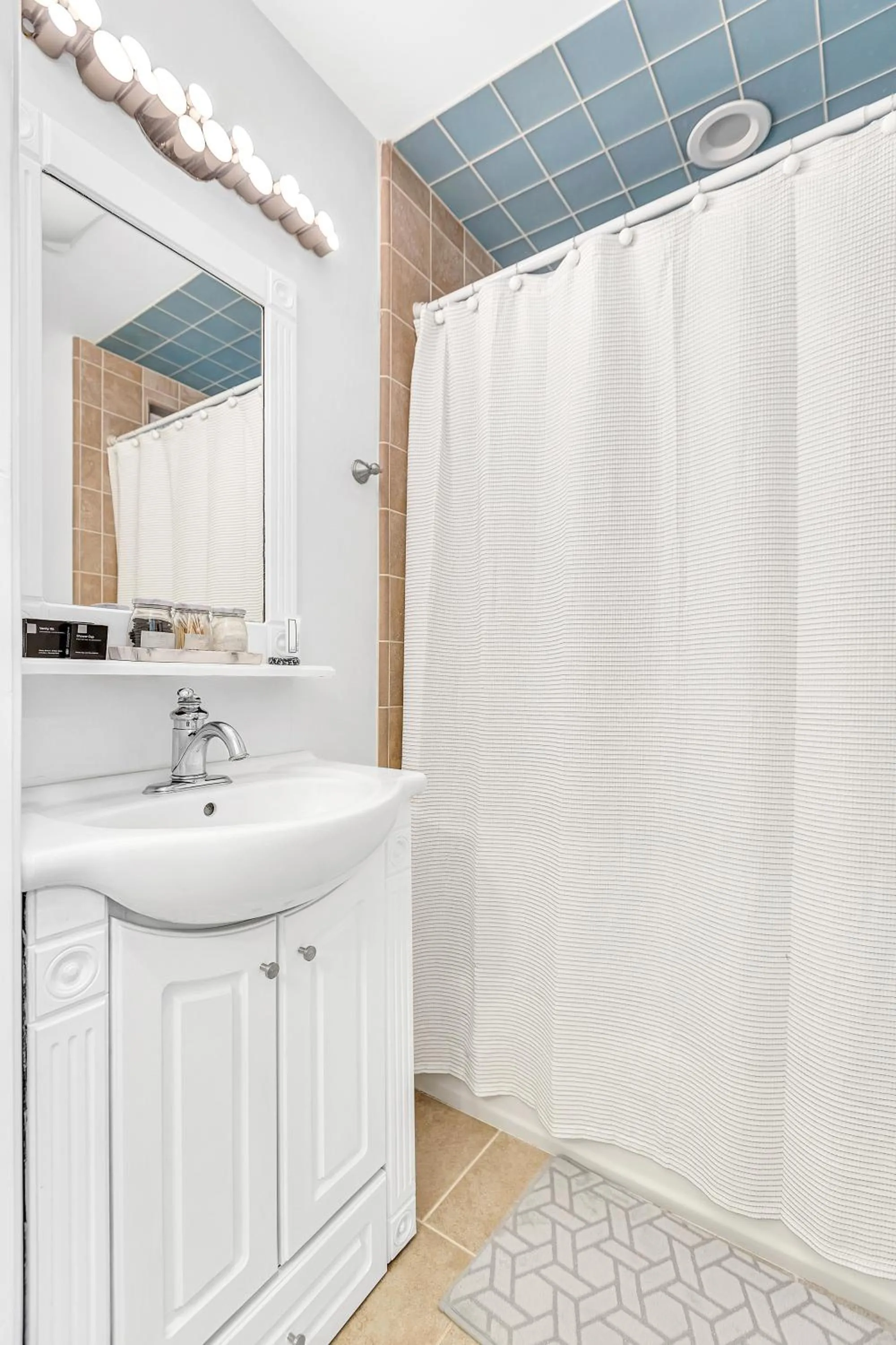 Bathroom in SW Beach Hotel