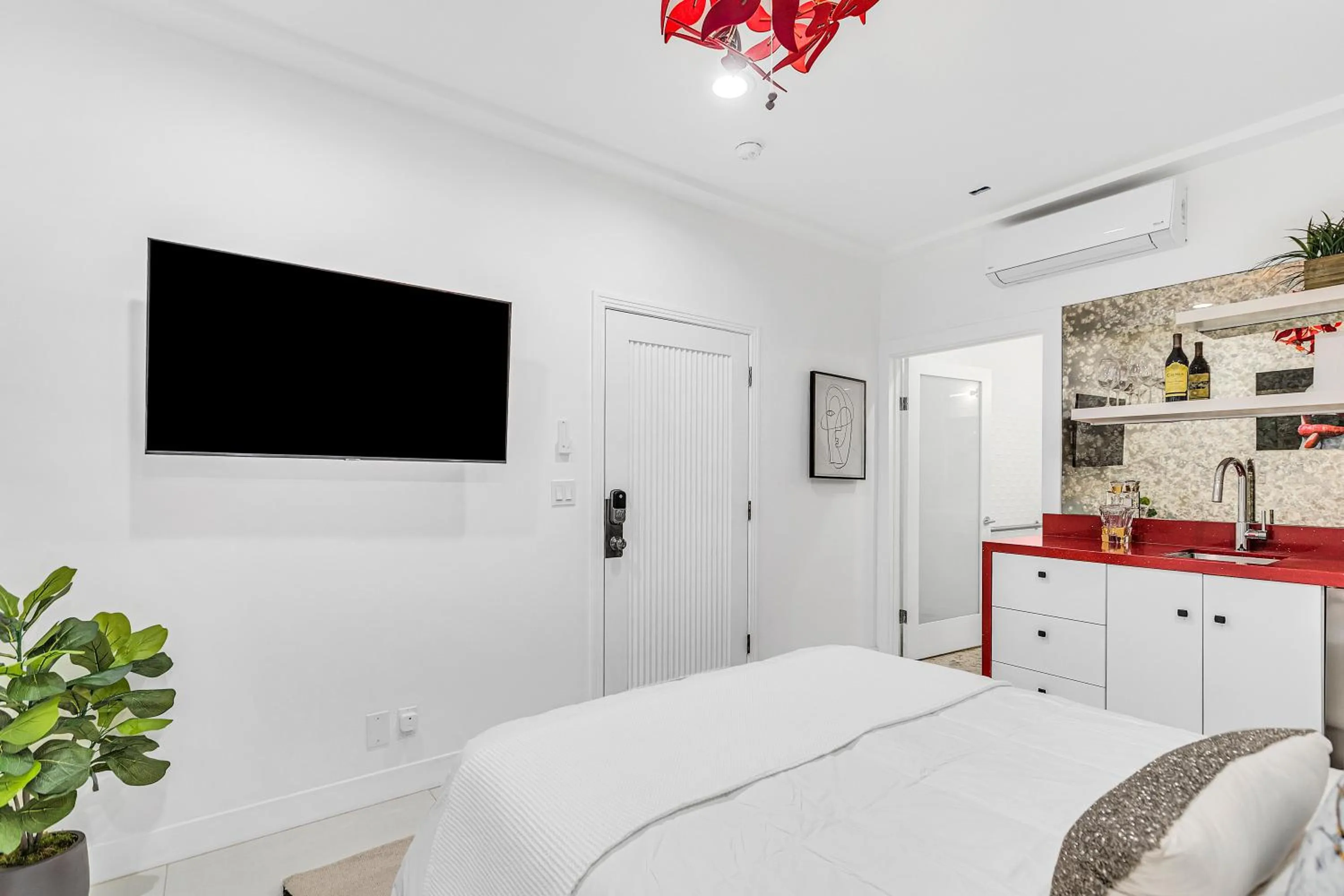 TV and multimedia, Bed in SW Beach Hotel