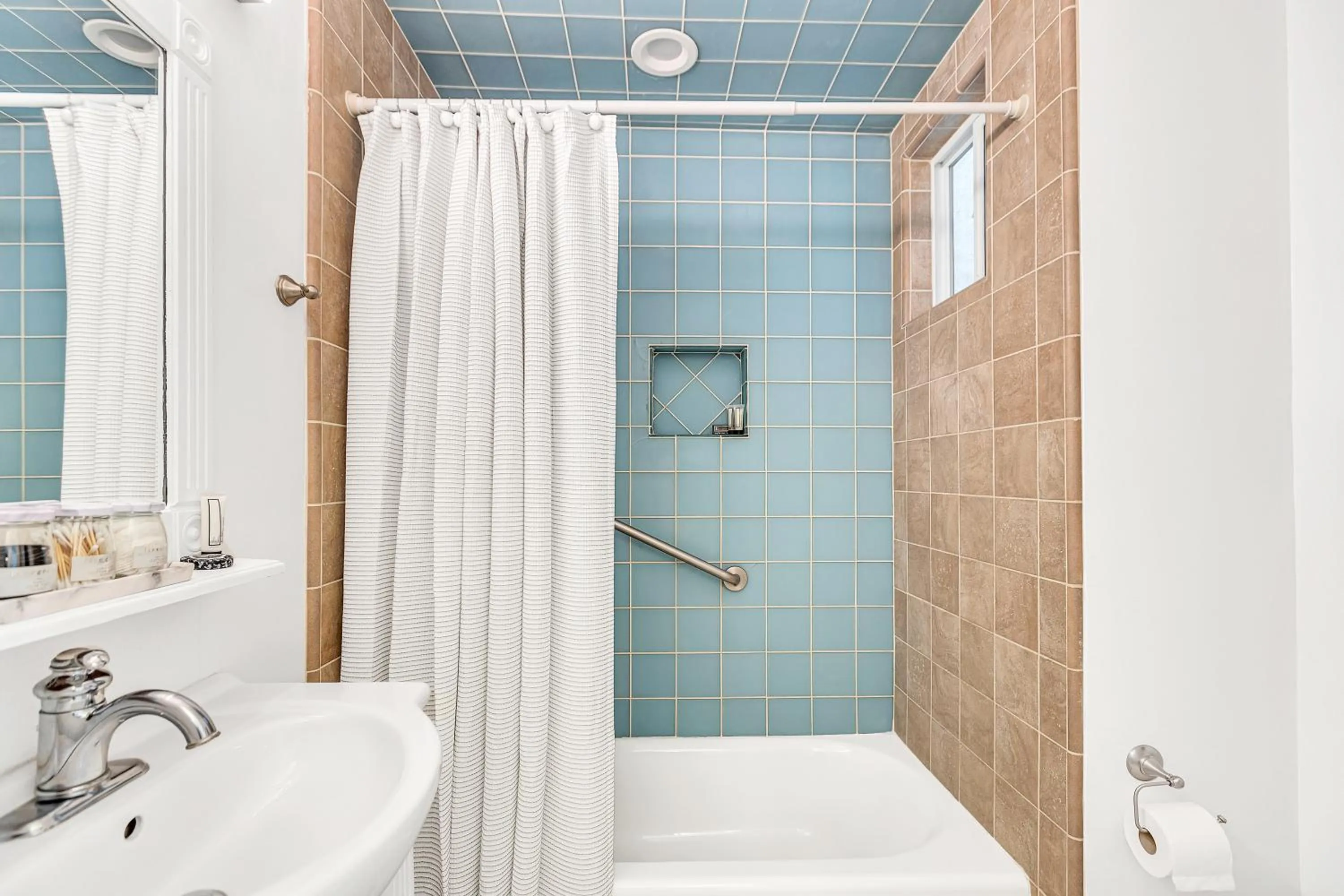 Shower in SW Beach Hotel