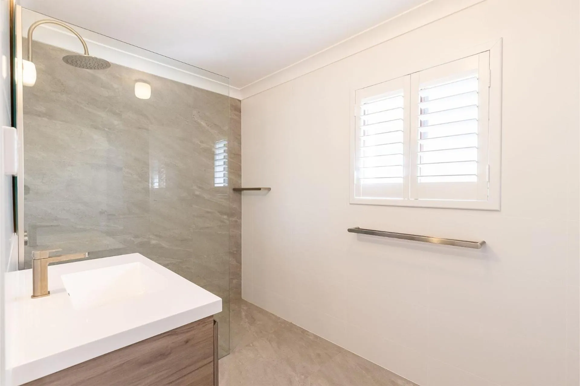 Bathroom in Shoreline 5 1 Intrepid Close Water Views and WiFi
