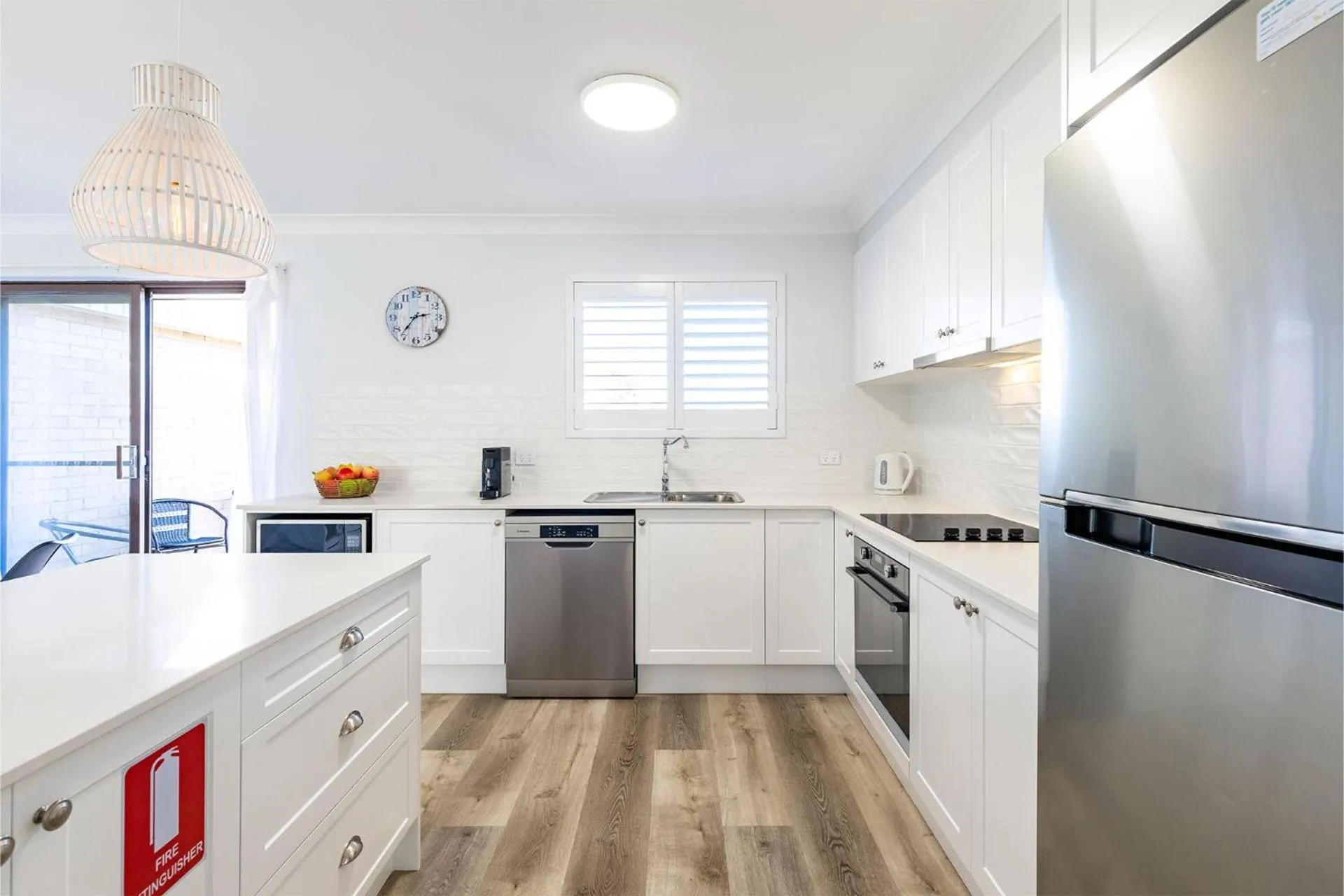 Kitchen or kitchenette in Shoreline 5 1 Intrepid Close Water Views and WiFi