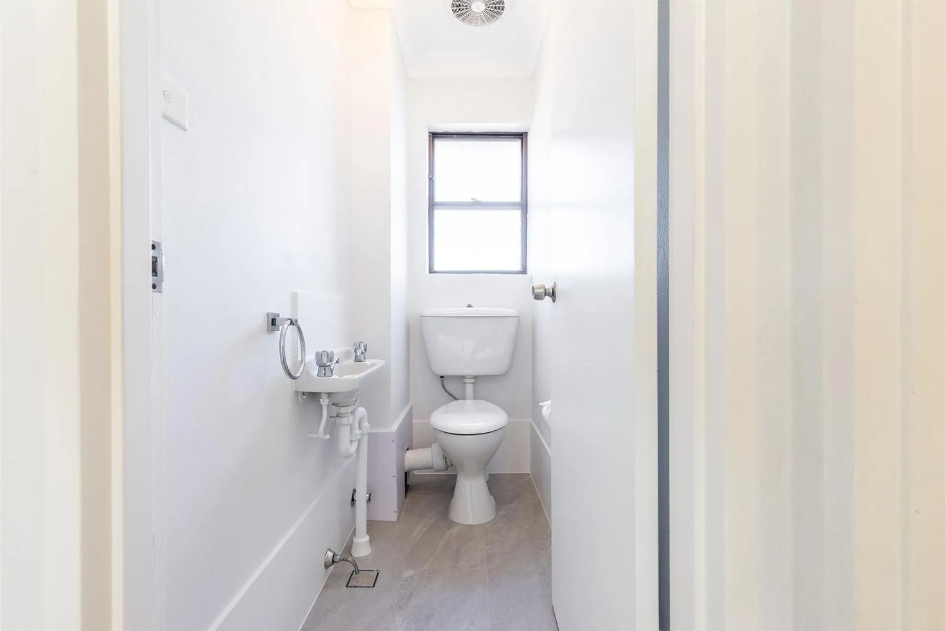 Toilet in Shoreline 5 1 Intrepid Close Water Views and WiFi