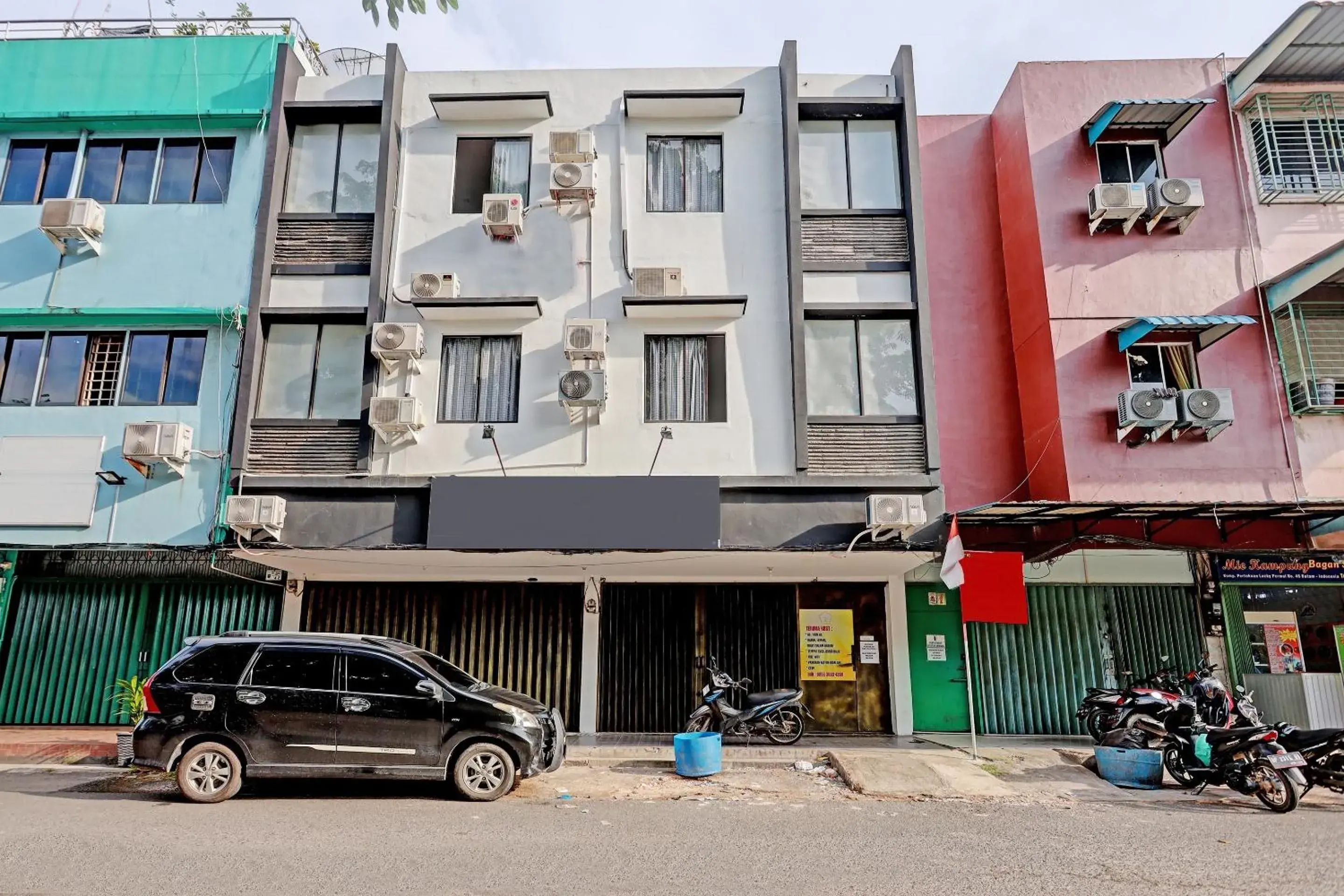Facade/entrance in Hotel O Nagoya House Syariah Facade/entrance in Hotel O Nagoya House Syariah