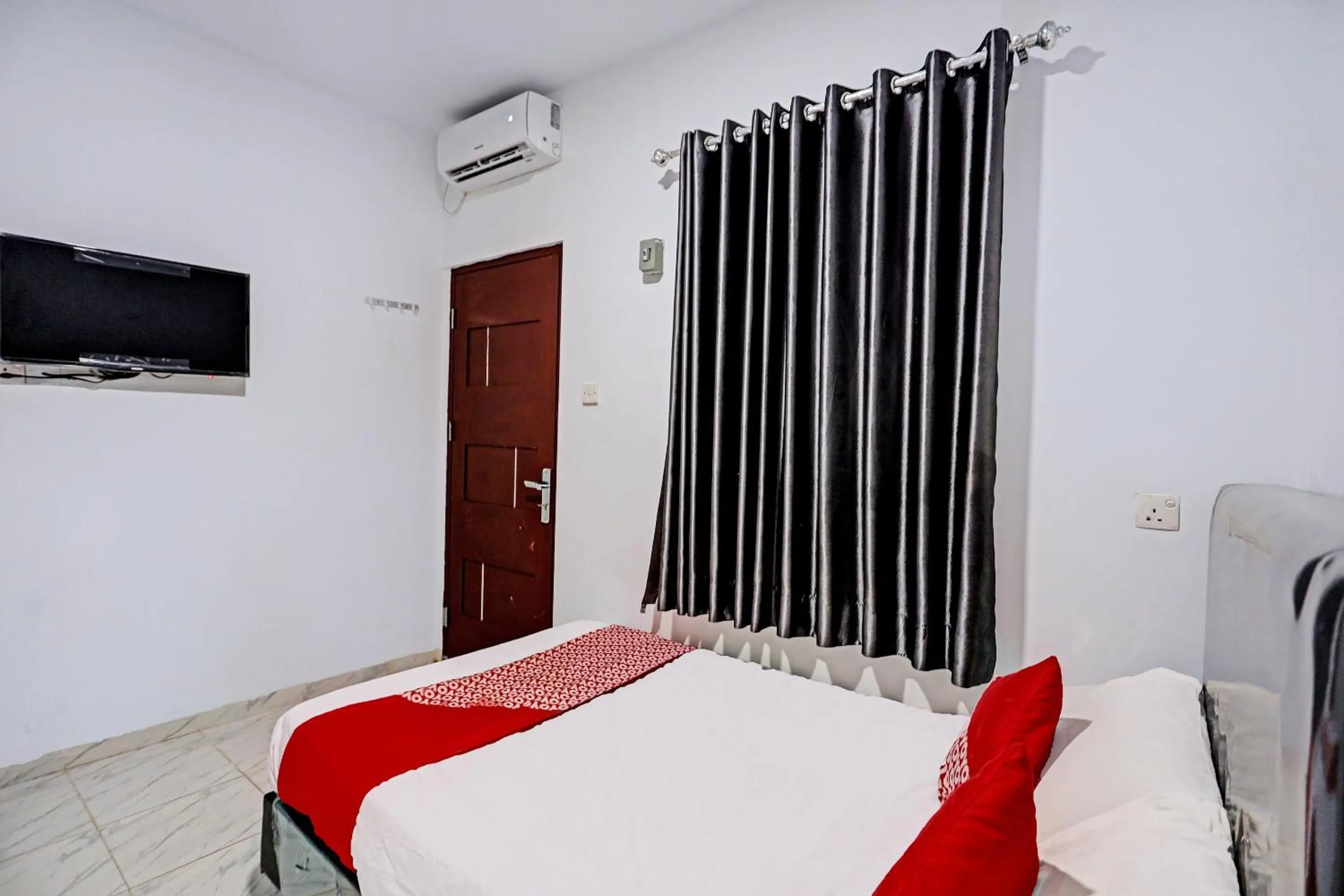 Bedroom, Bed in Hotel O Nagoya House Syariah