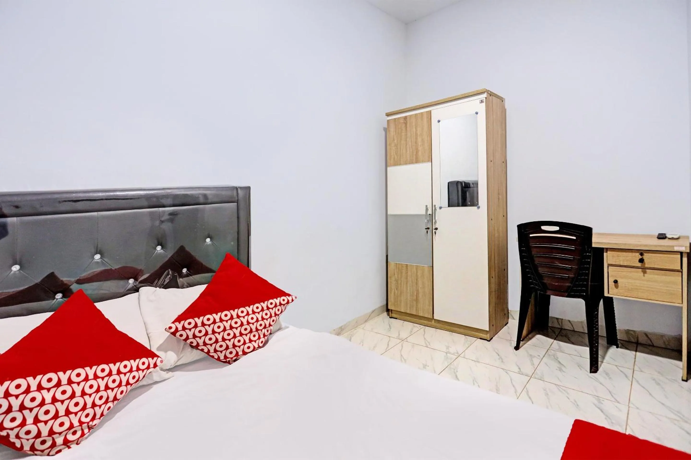 Bedroom, Bed in Hotel O Nagoya House Syariah