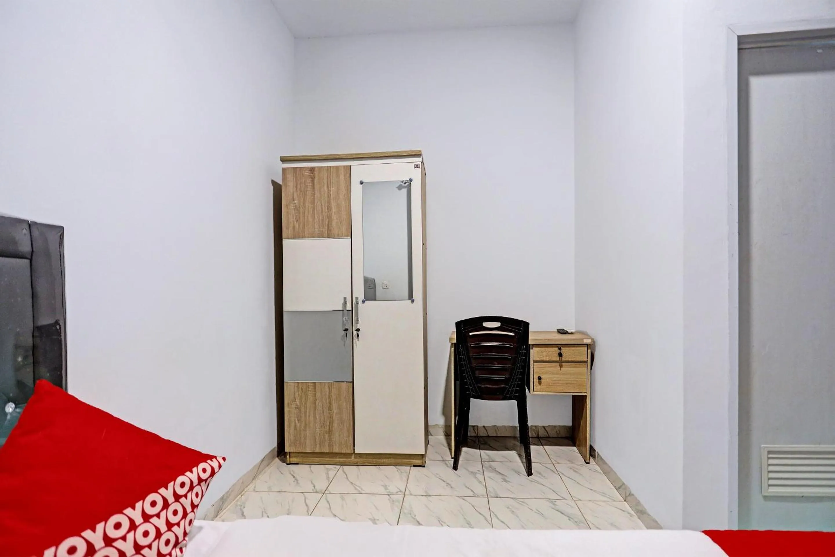 Bedroom, Bed in Hotel O Nagoya House Syariah