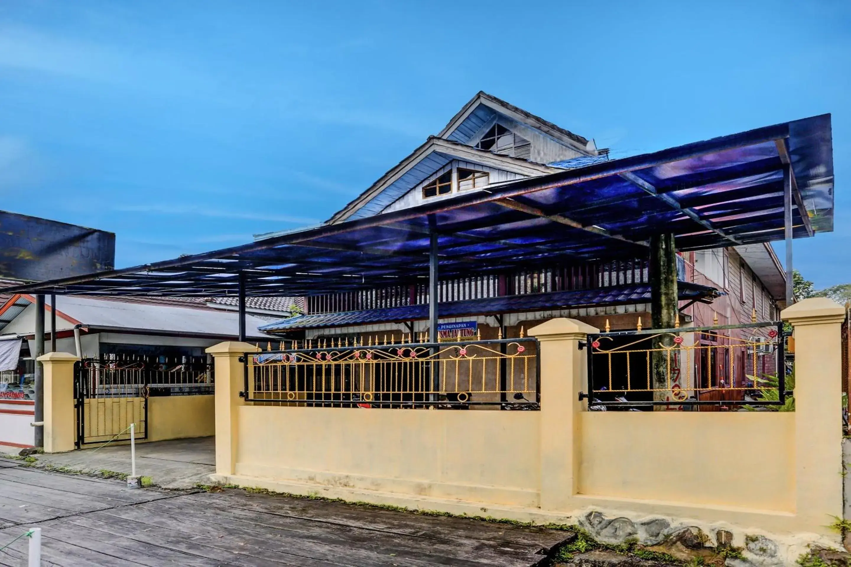 Facade/entrance in SPOT ON 92529 Penginapan Wisma Bintang Syariah Near MTs Al Ma'arif Kota Bangun Facade/entrance in SPOT ON 92529 Penginapan Wisma Bintang Syariah Near MTs Al Ma'arif Kota Bangun