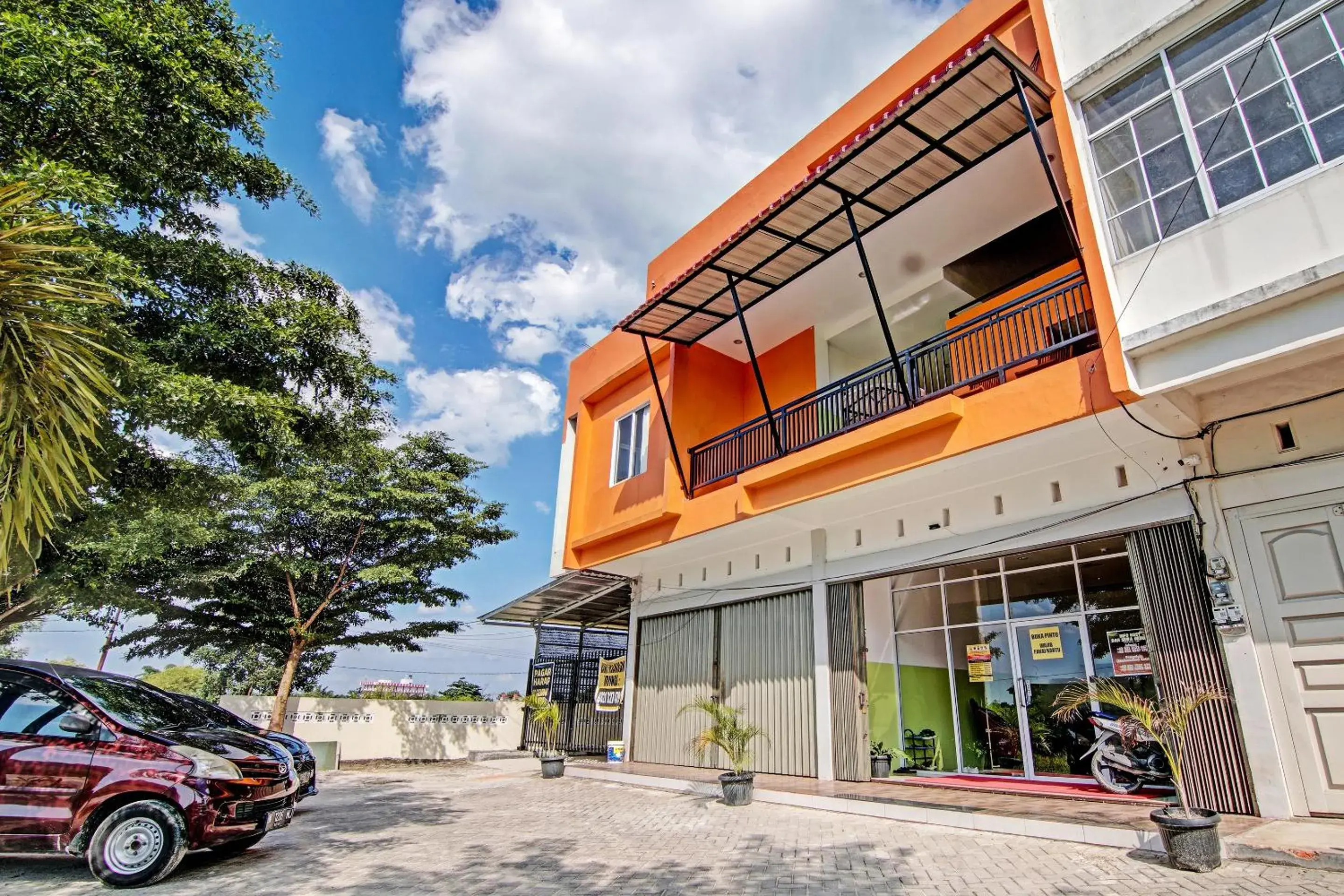 Facade/entrance in Hotel O Rosela House Syariah Facade/entrance in Hotel O Rosela House Syariah