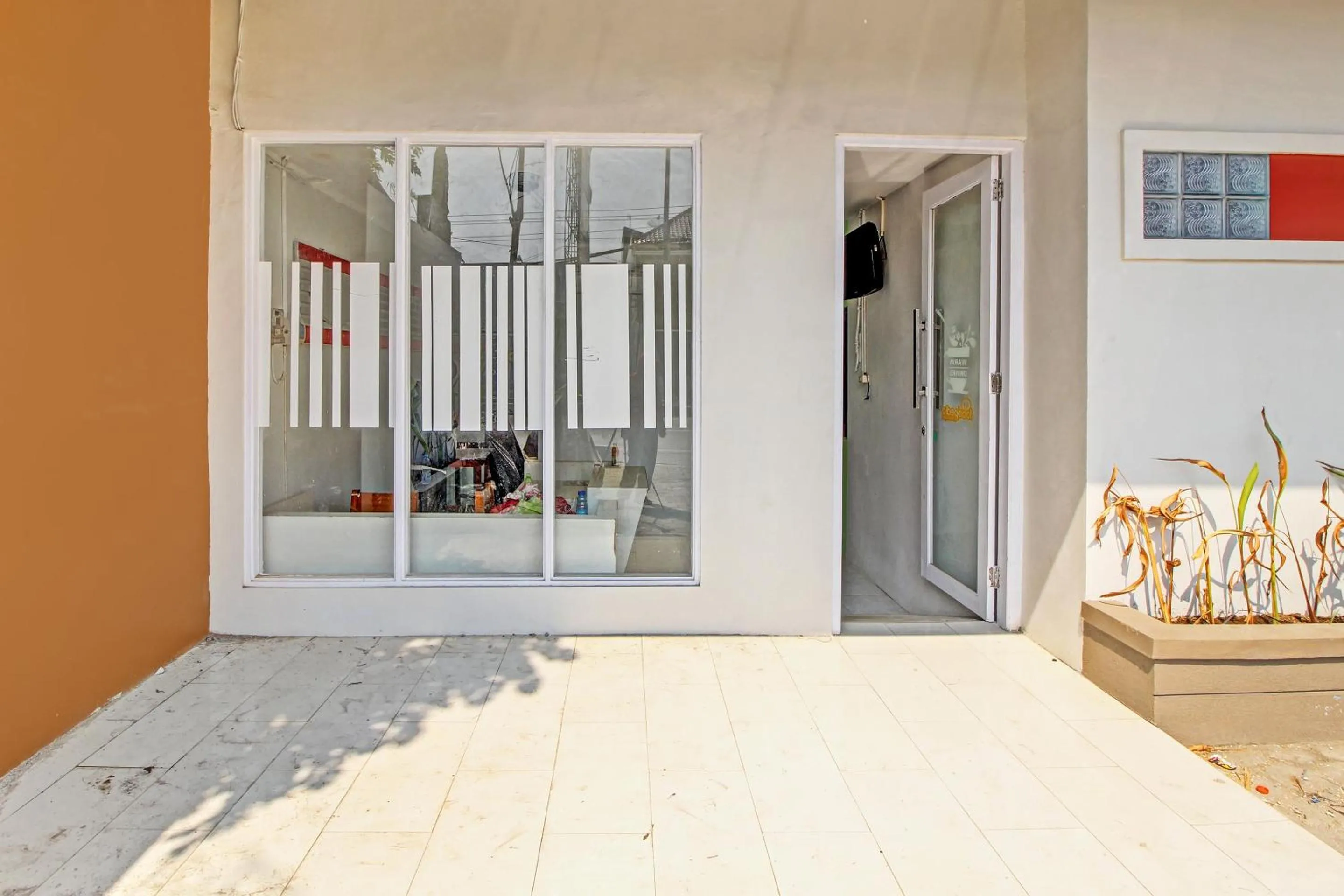 Facade/entrance in Hotel O Pacar Guesthouse