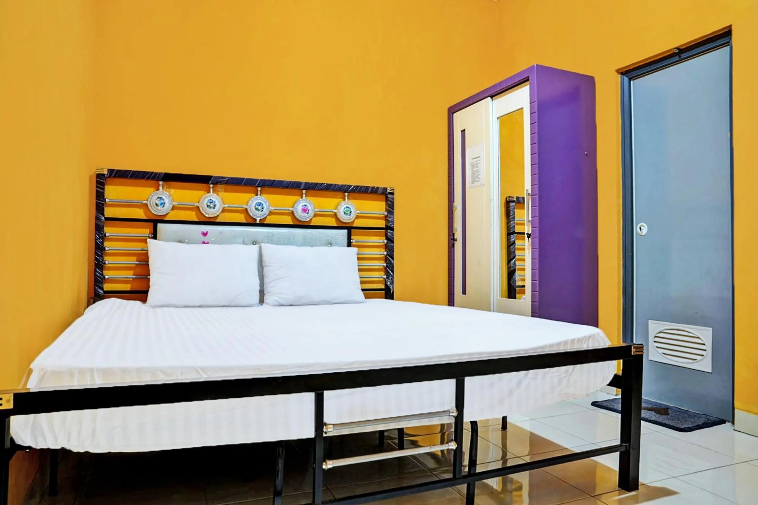 Bedroom in Hotel O Penginapan Hj Lilis Syariah