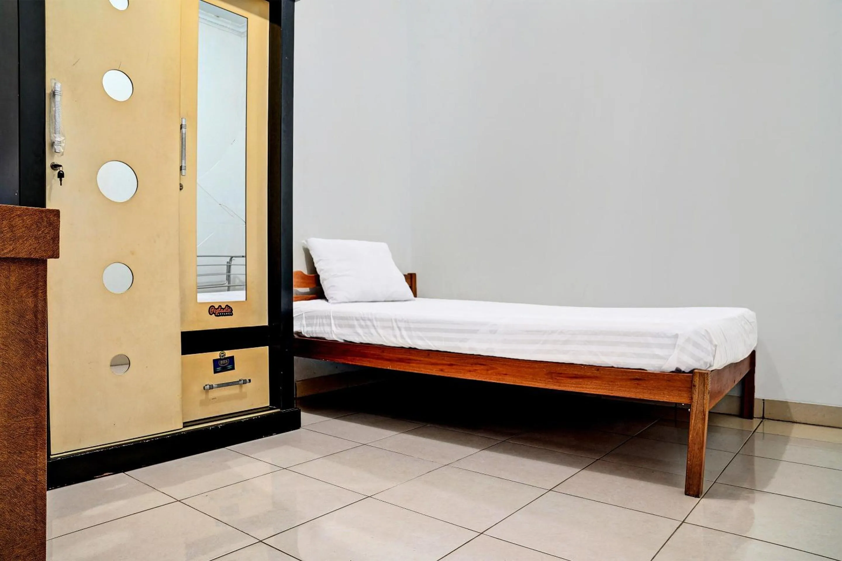 Bedroom in Hotel O Penginapan Hj Lilis Syariah