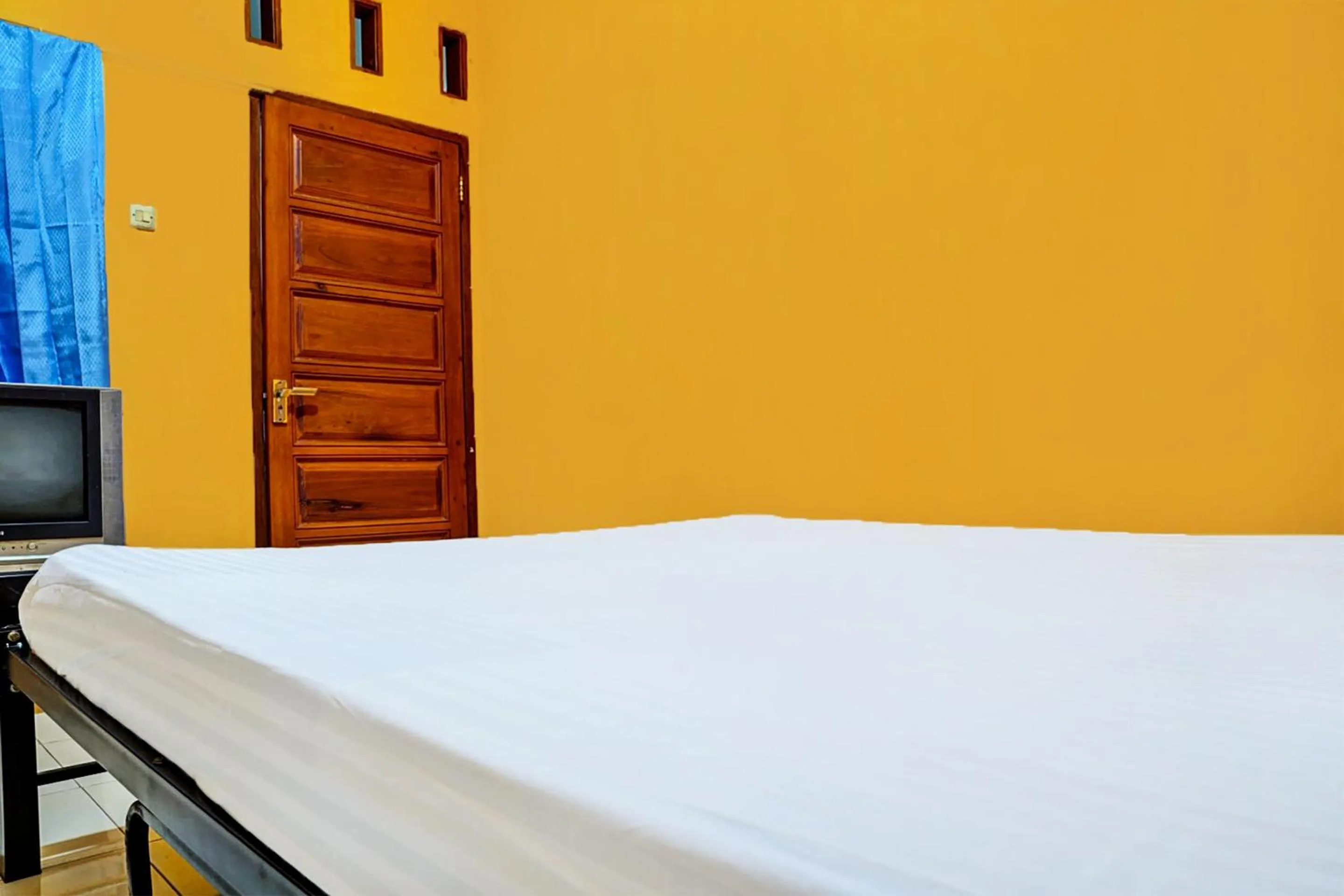 Bedroom in Hotel O Penginapan Hj Lilis Syariah