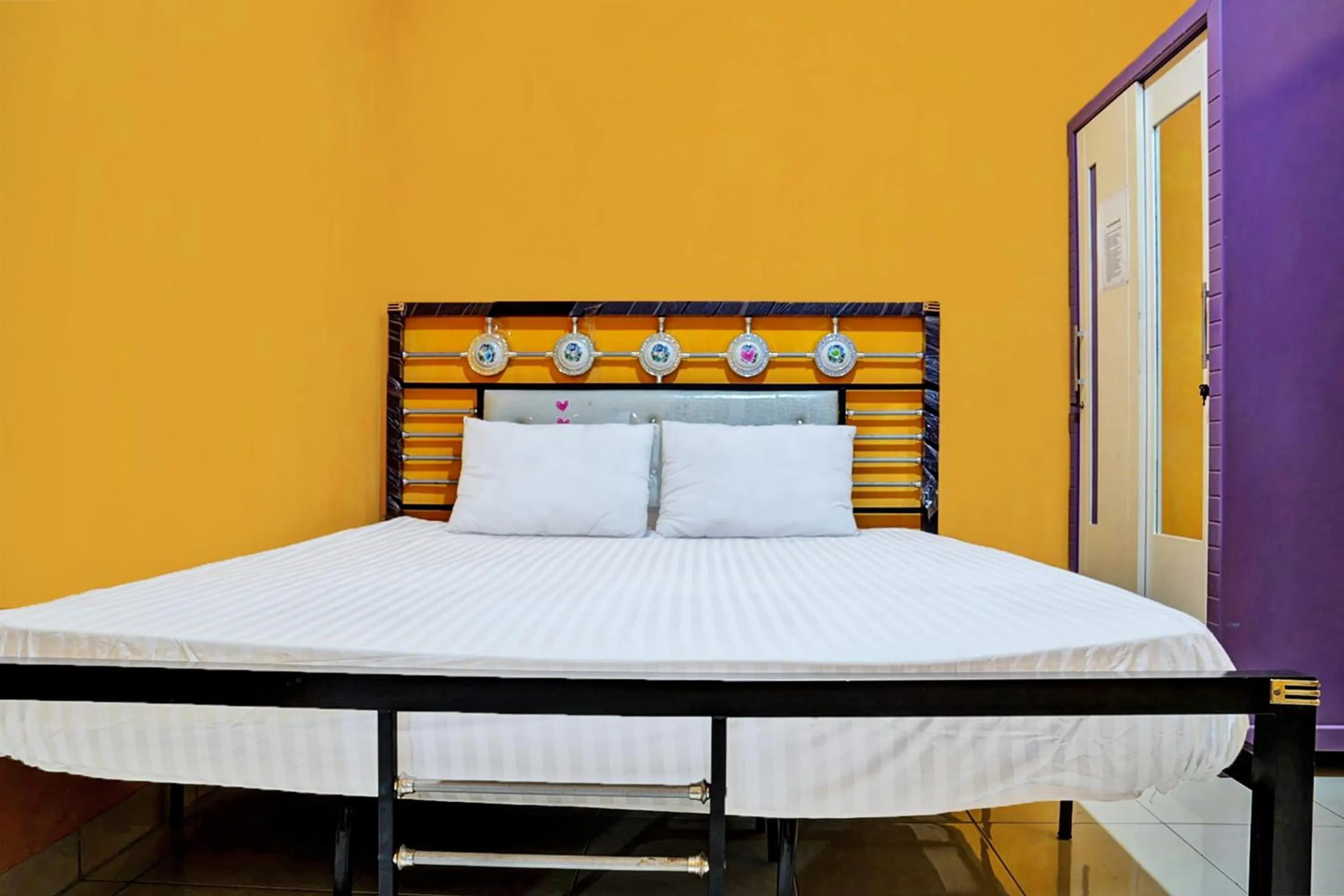 Bedroom in Hotel O Penginapan Hj Lilis Syariah