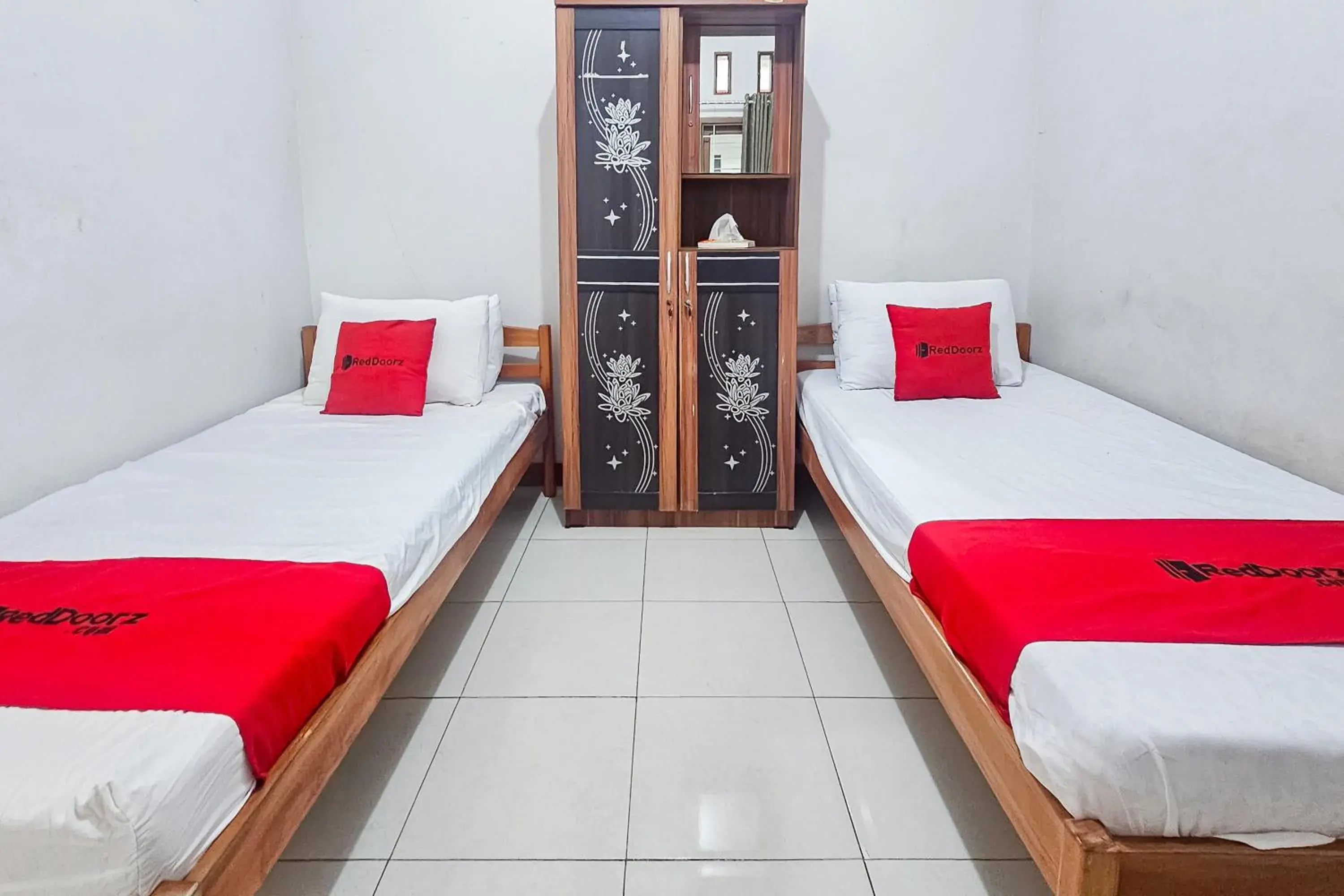 Standard Twin Room in RedDoorz Syariah near Sukabumi Station Standard Twin Room in RedDoorz Syariah near Sukabumi Station