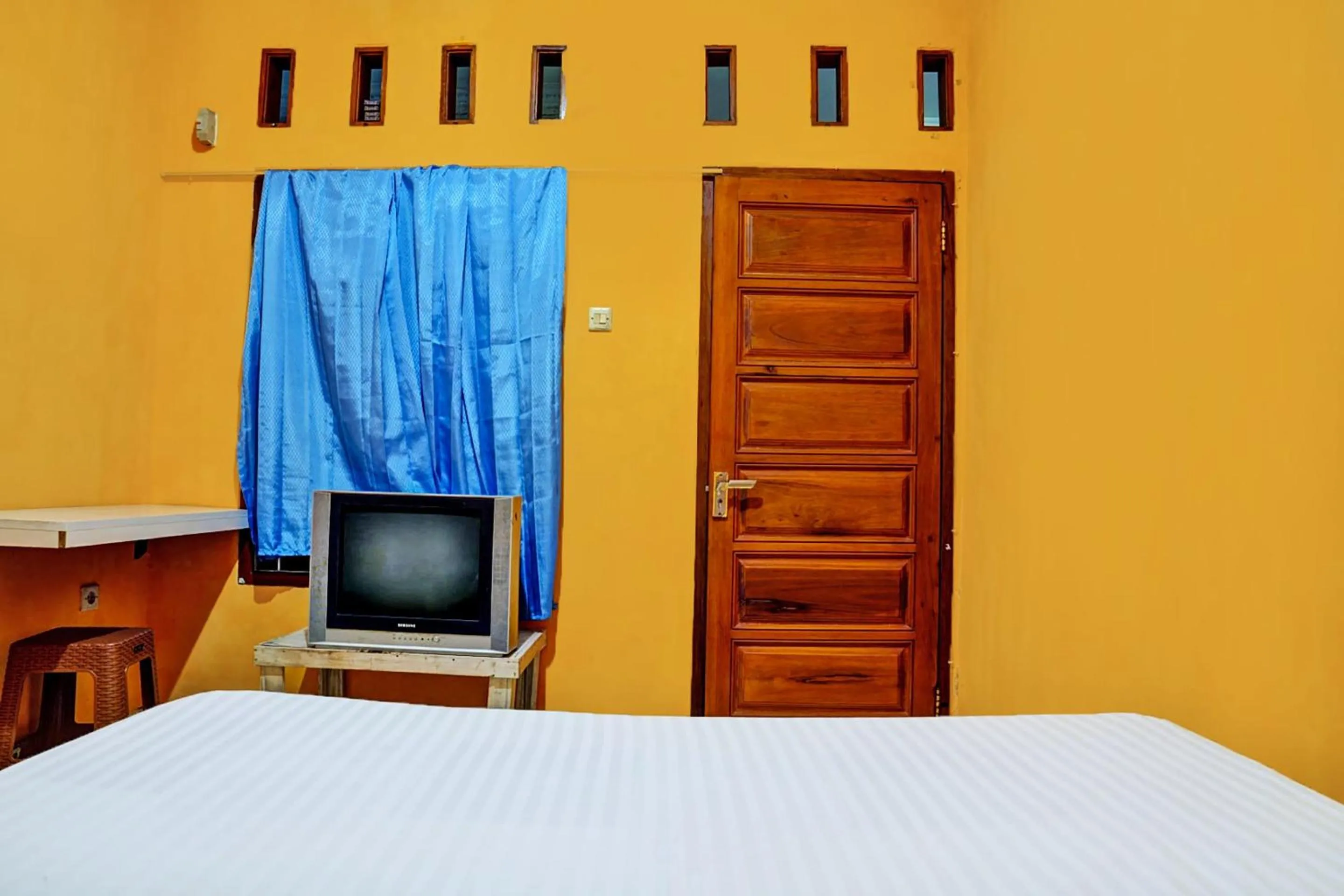Bedroom in Hotel O Penginapan Hj Lilis Syariah