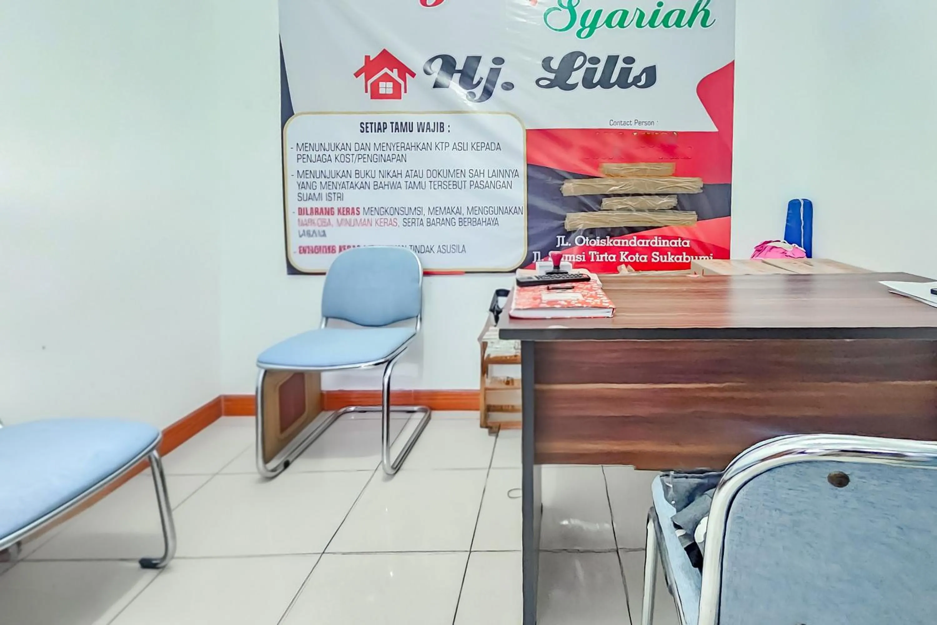 Lobby or reception in RedDoorz Syariah near Sukabumi Station