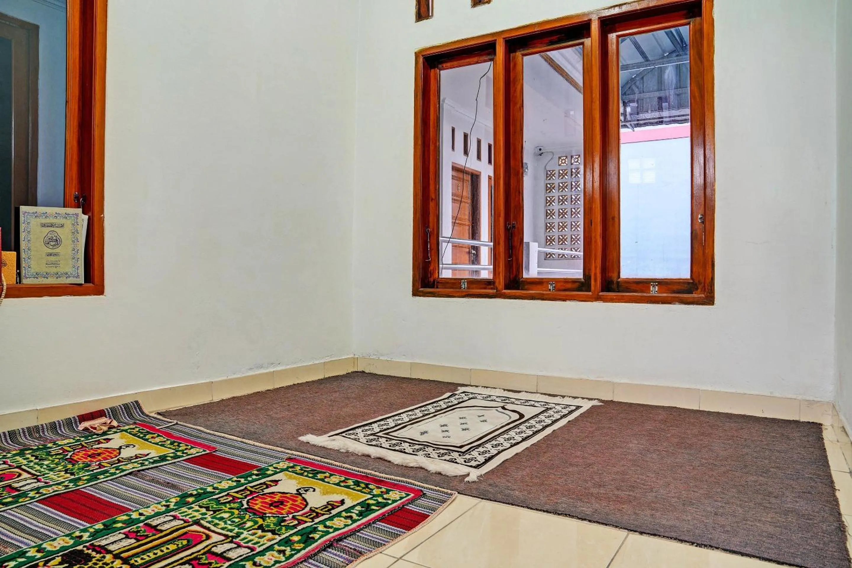 Lobby or reception in Hotel O Penginapan Hj Lilis Syariah