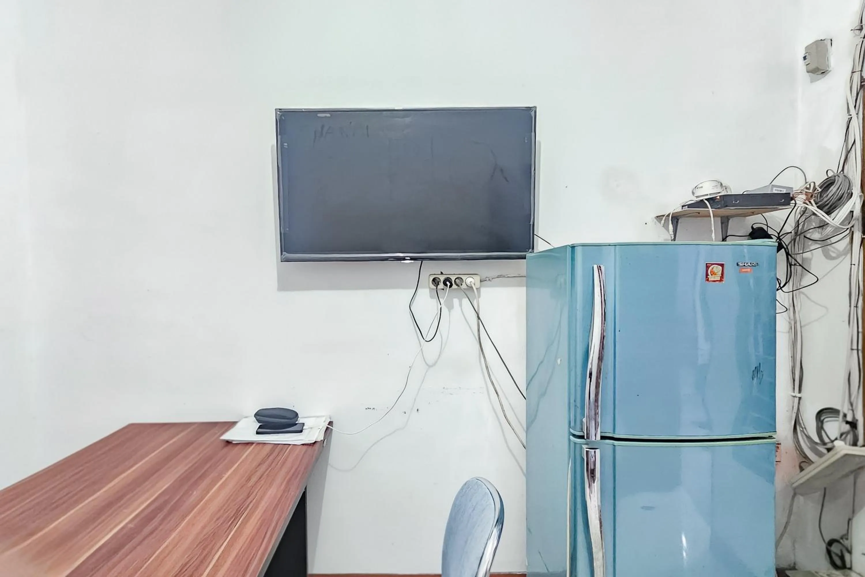 Lobby or reception in RedDoorz Syariah near Sukabumi Station