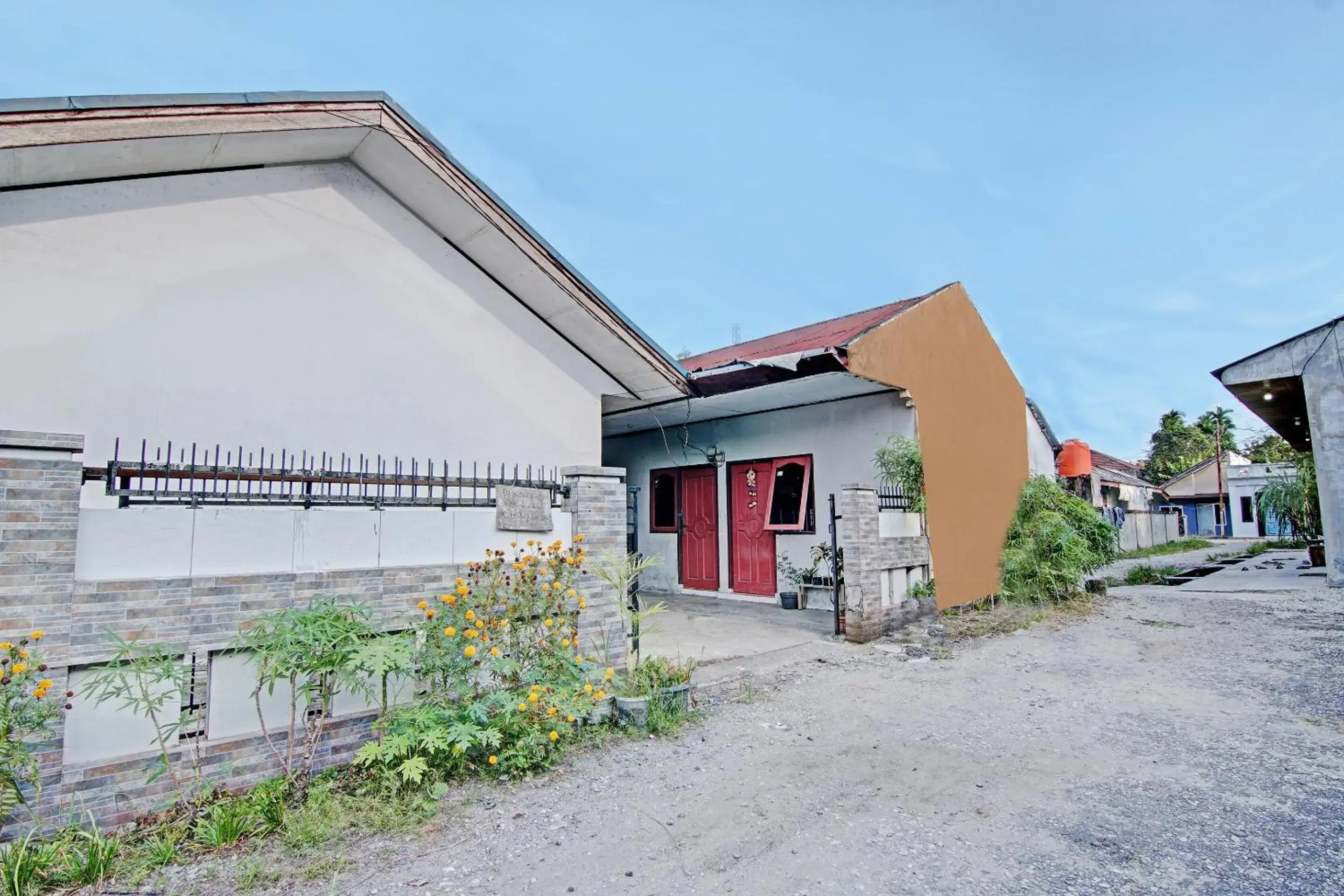 Facade/entrance in Hotel O Teguh Homestay Syariah Facade/entrance in Hotel O Teguh Homestay Syariah