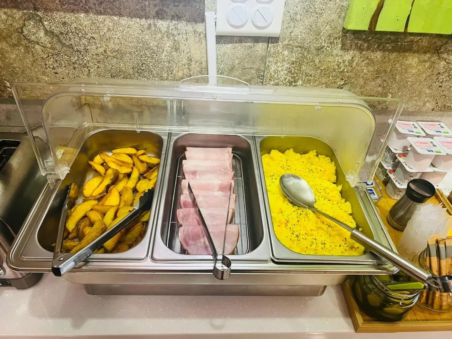 Breakfast in Sugar Hotel Breakfast in Sugar Hotel