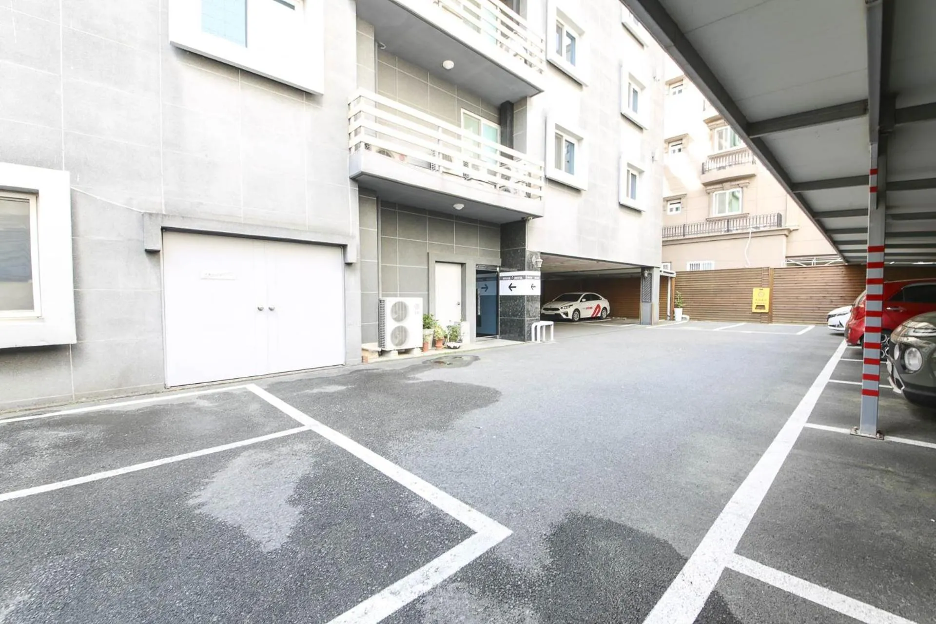 Parking in Sugar Hotel