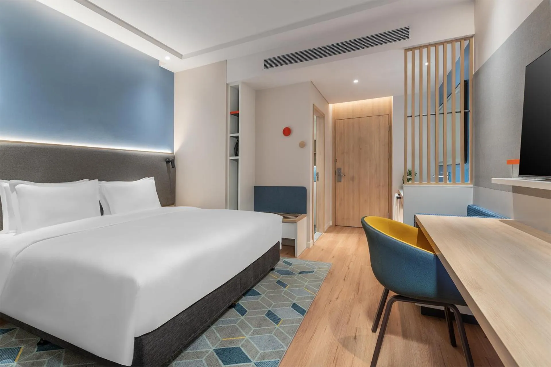 On site, Bed in Holiday Inn Express Dalian Golden Pebble Beach by IHG