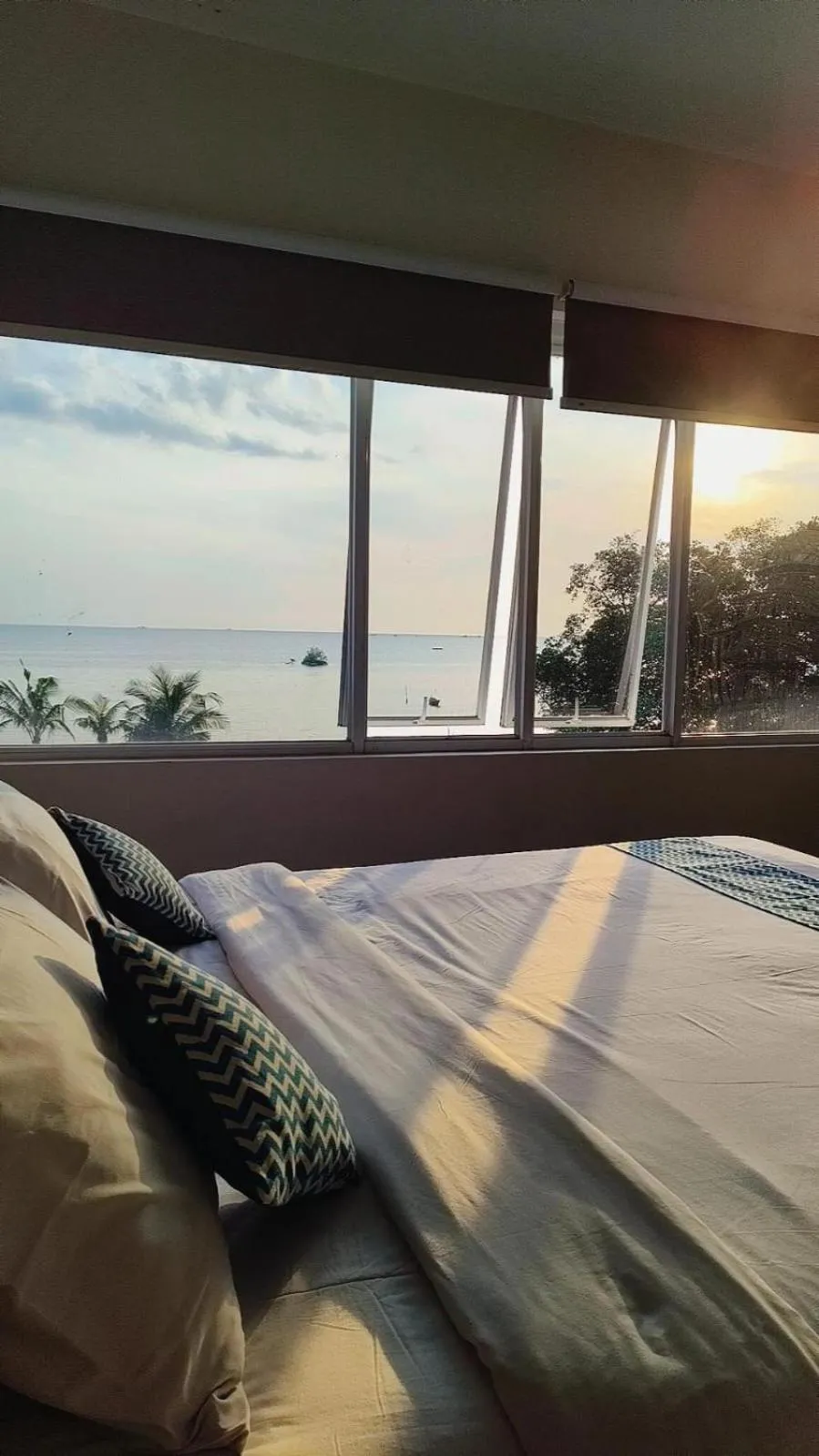 View (from property/room), Bed in The Holiday Guest House