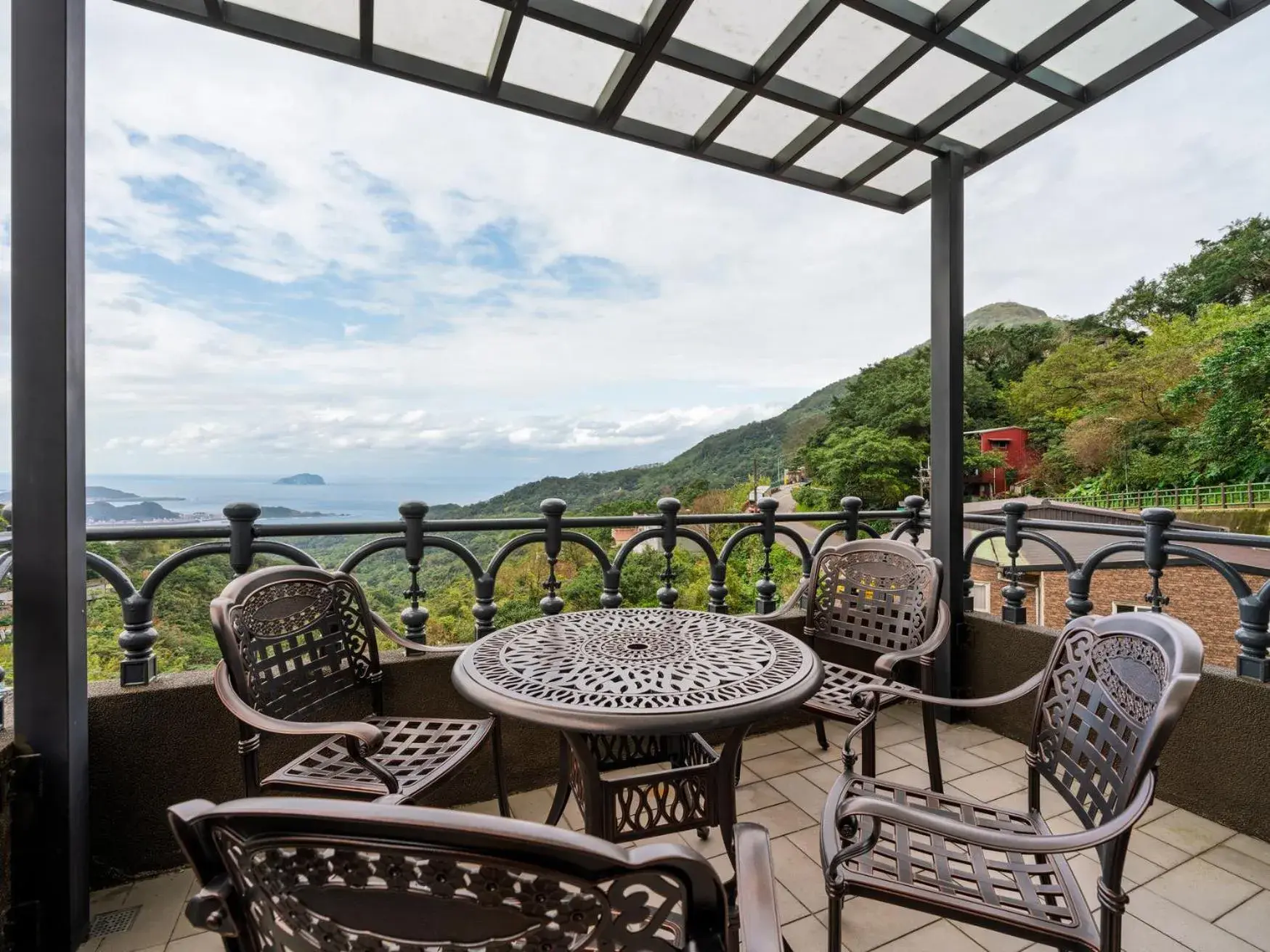Deluxe Sew View Double Room With Balcony (禪) in Daybreak Deluxe Sew View Double Room With Balcony (禪) in Daybreak