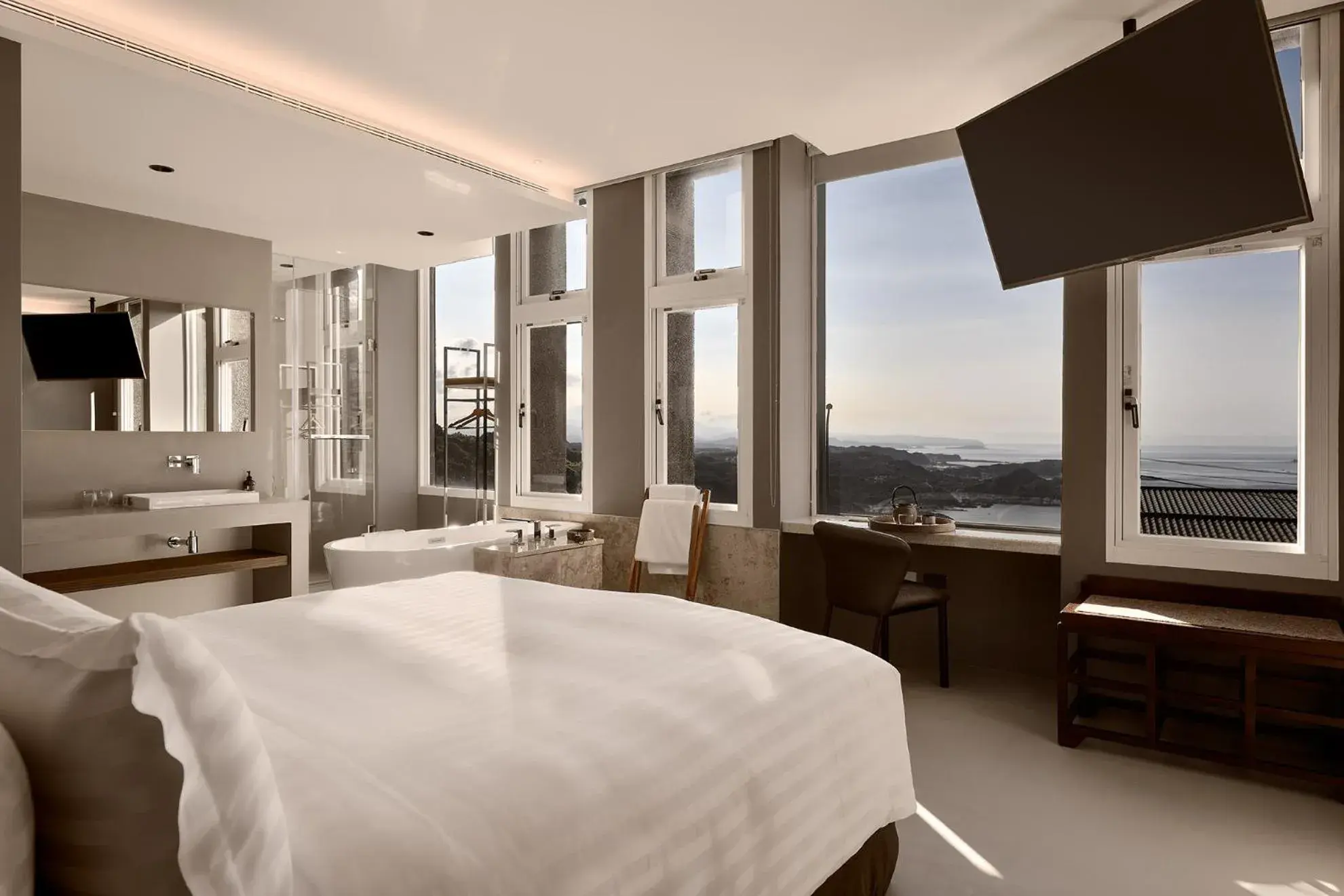 Double Room with Sea View (暮宅山) in Daybreak Double Room with Sea View (暮宅山) in Daybreak
