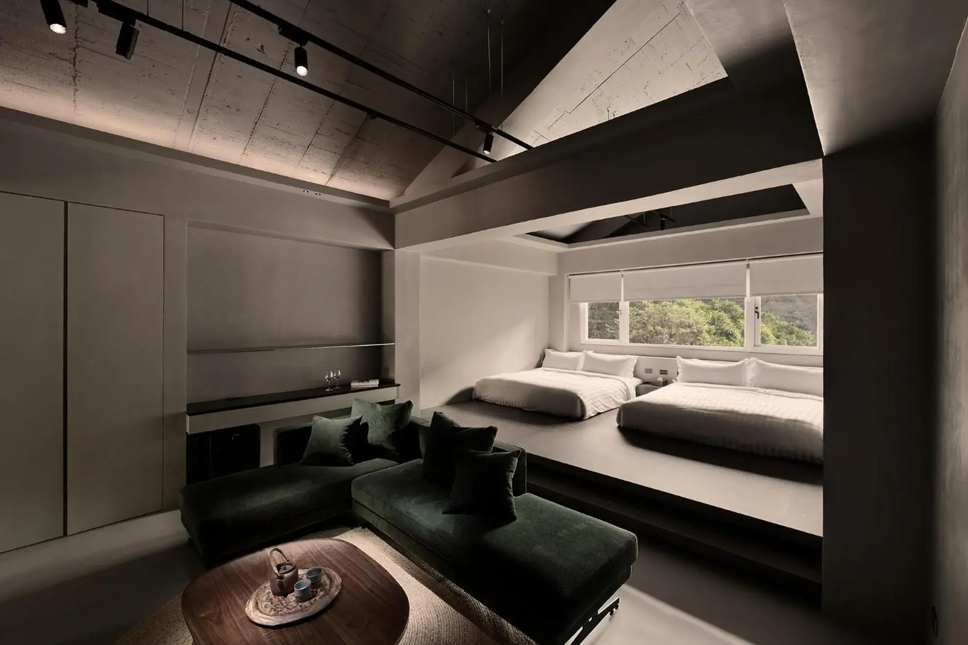 Quadruple Room with Bath (暮宅山) in Daybreak Quadruple Room with Bath (暮宅山) in Daybreak