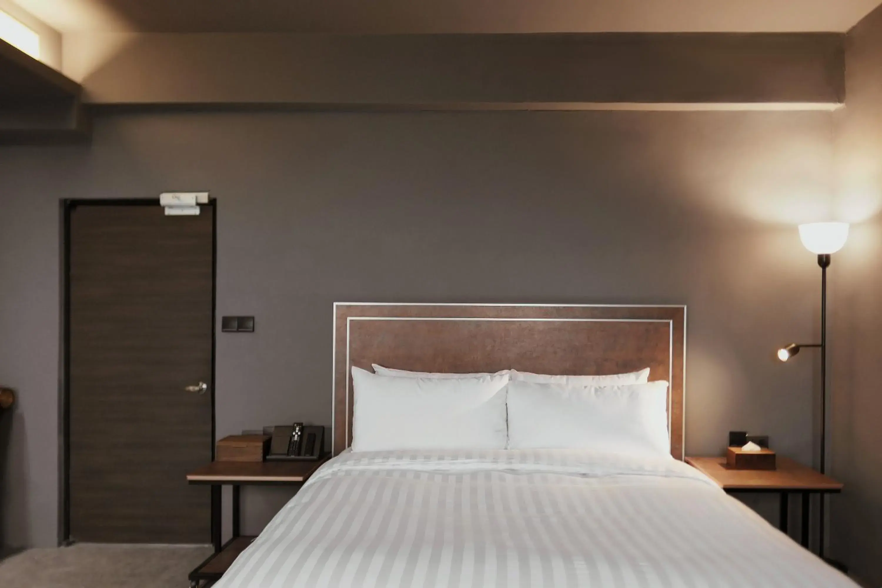 Deluxe Double Room with Shower (墨旅) in Daybreak Deluxe Double Room with Shower (墨旅) in Daybreak