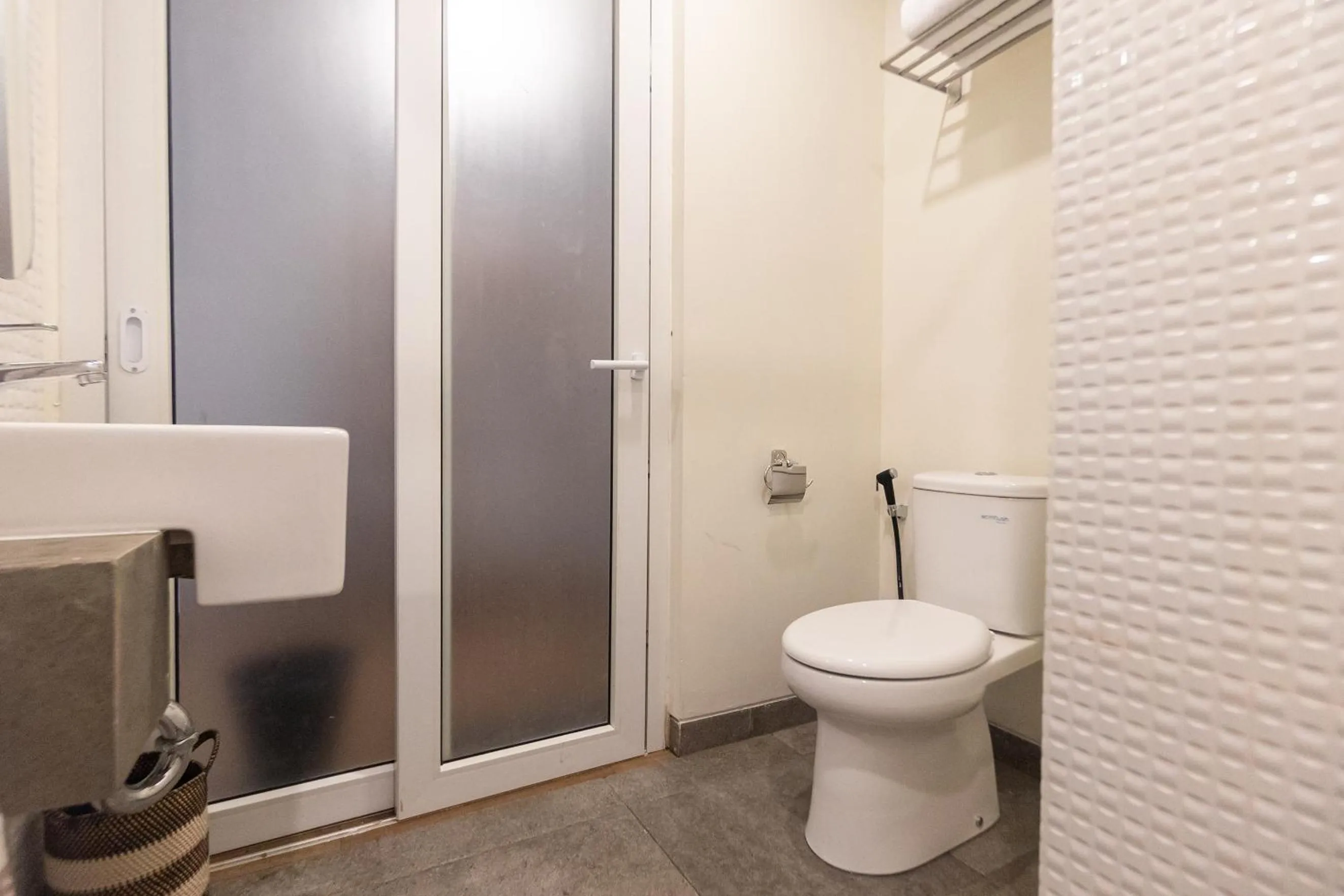 Shower in Sarang Comfort