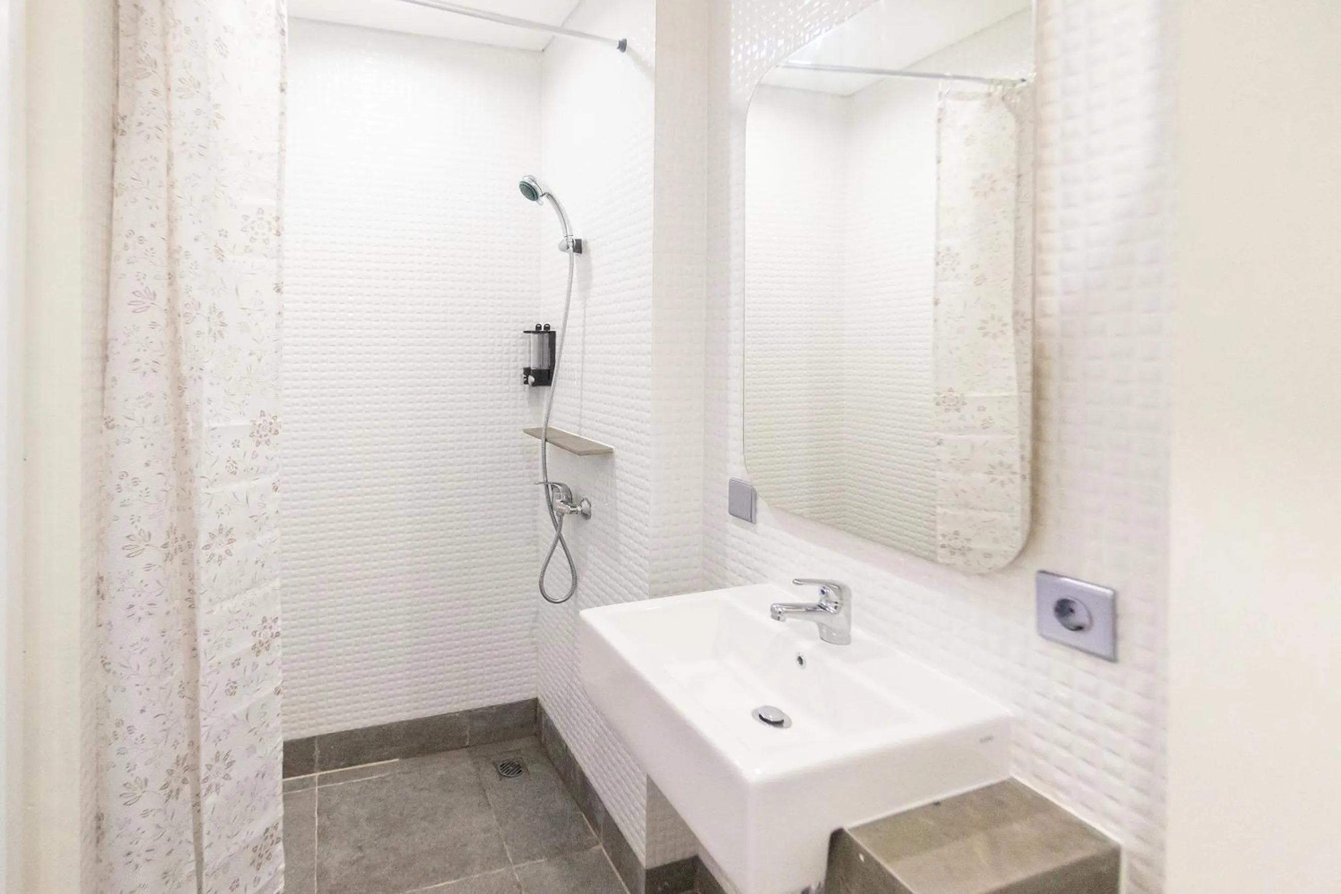 Shower in Sarang Comfort