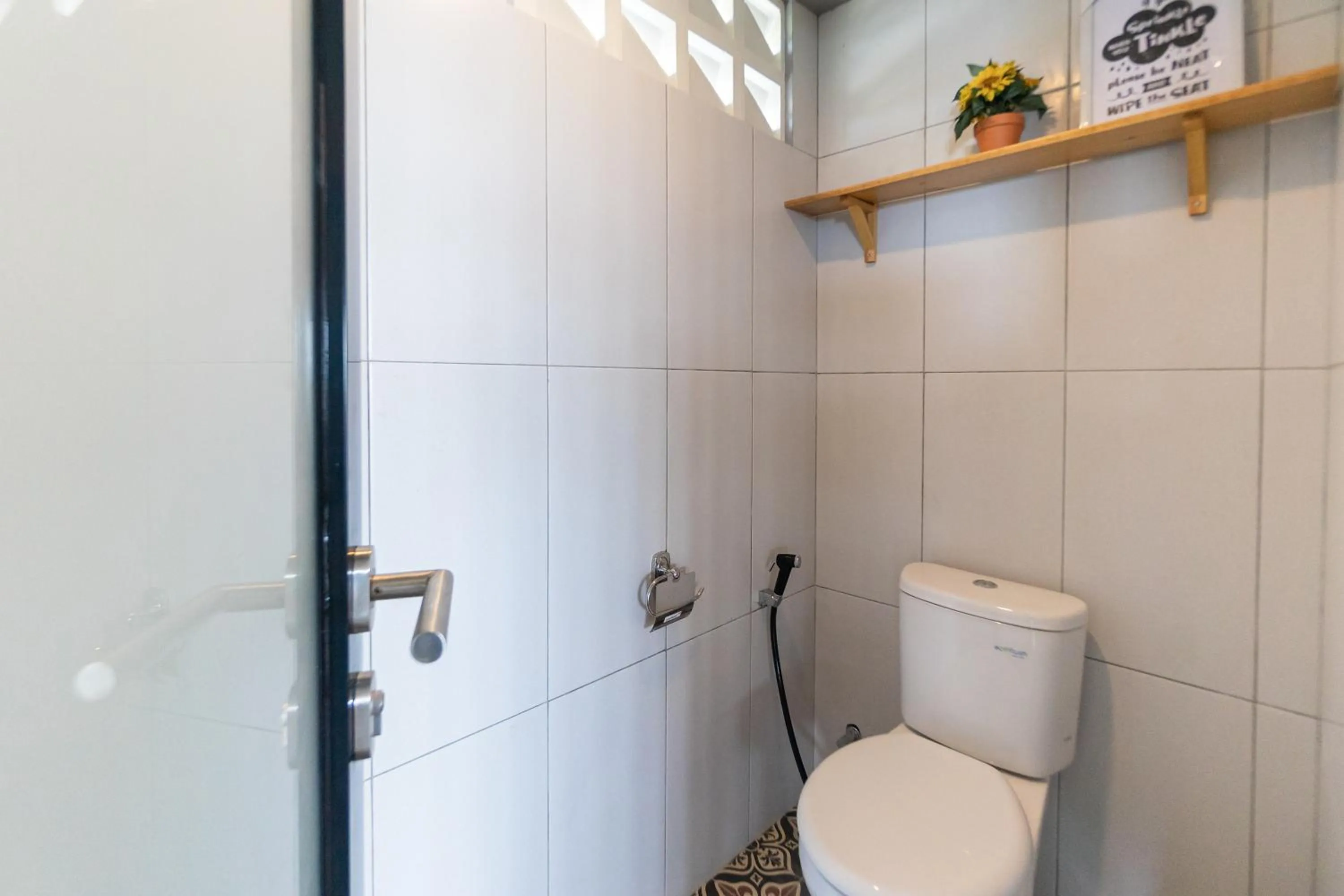 Shower in Sarang Comfort