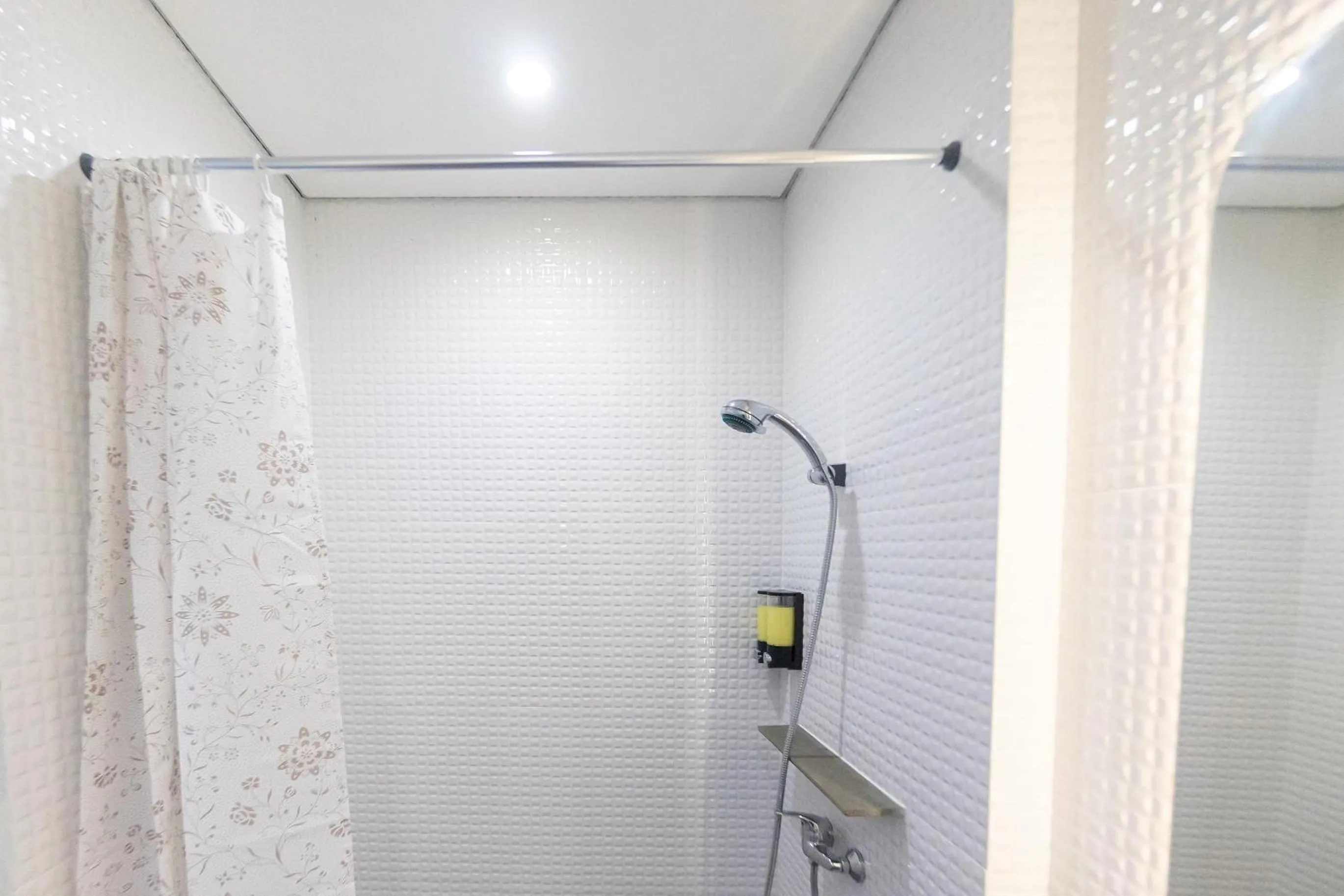 Shower in Sarang Comfort