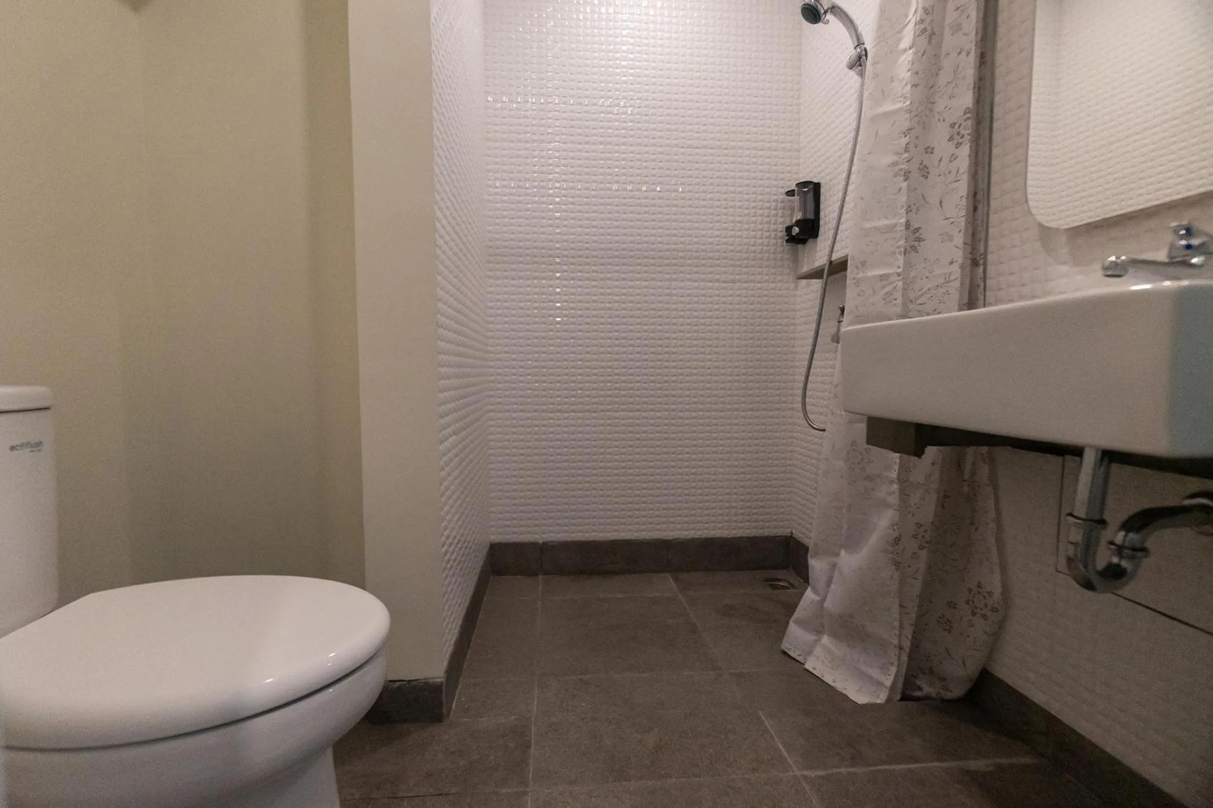 Shower in Sarang Comfort